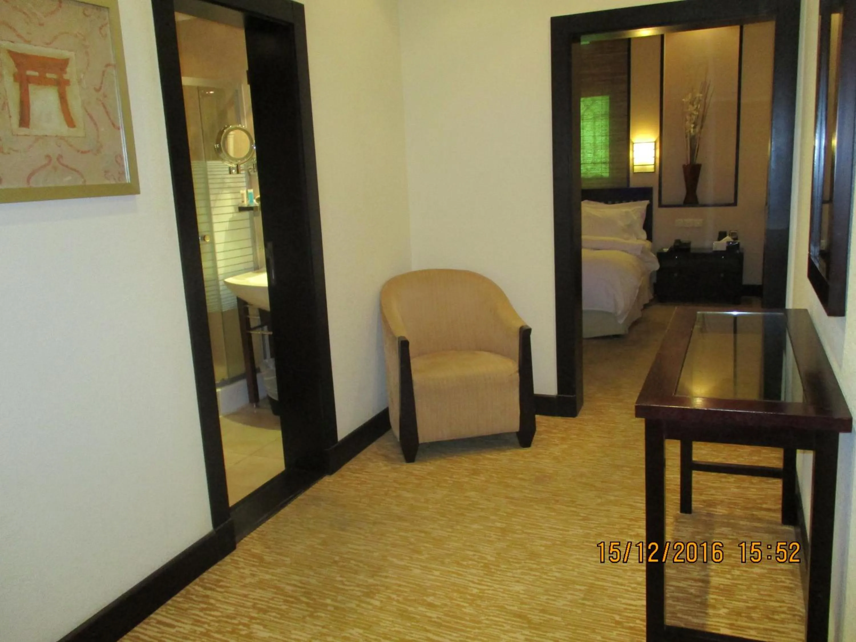 Bathroom, Seating Area in Issham Hotel