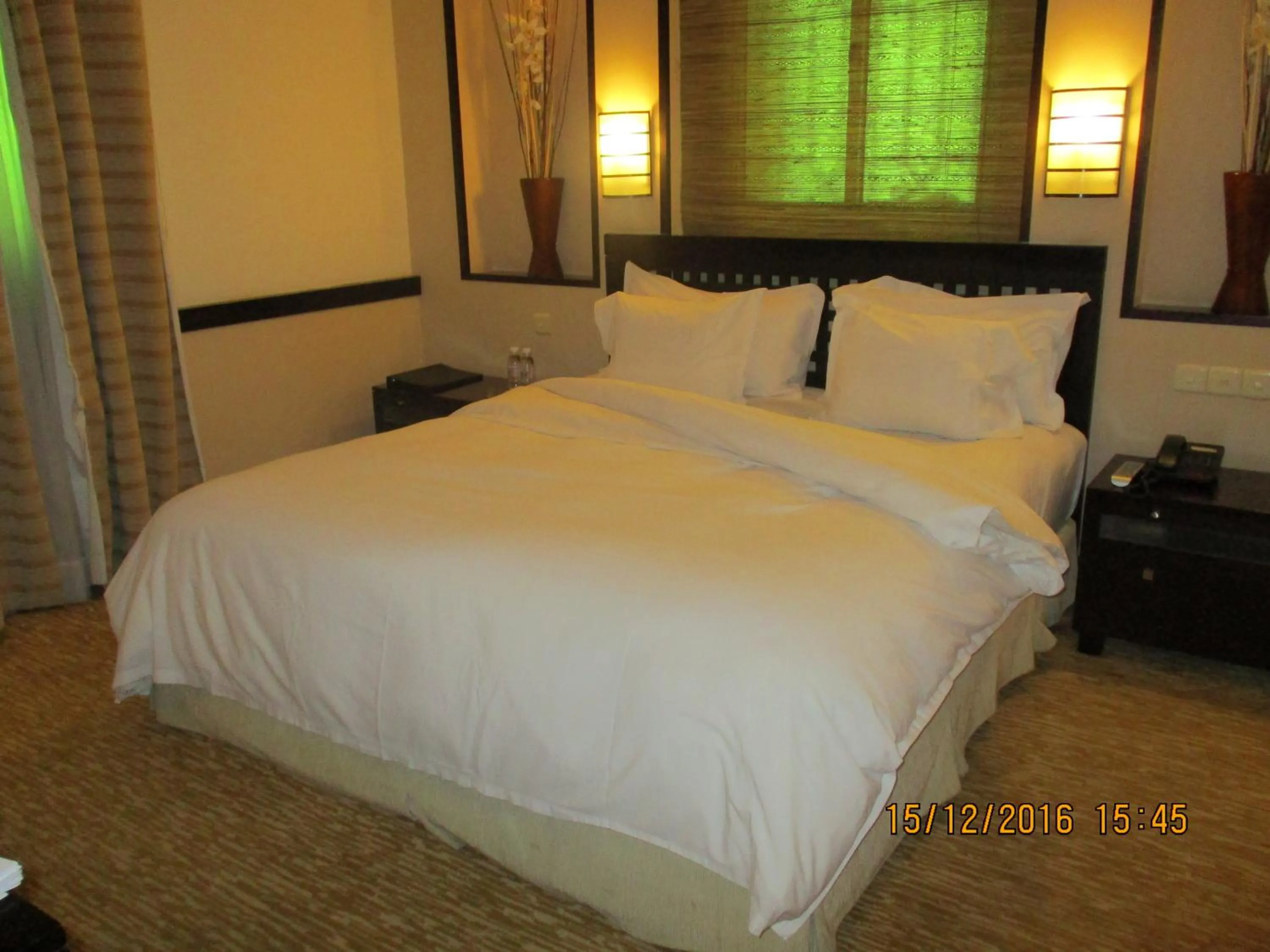 Bedroom, Bed in Issham Hotel