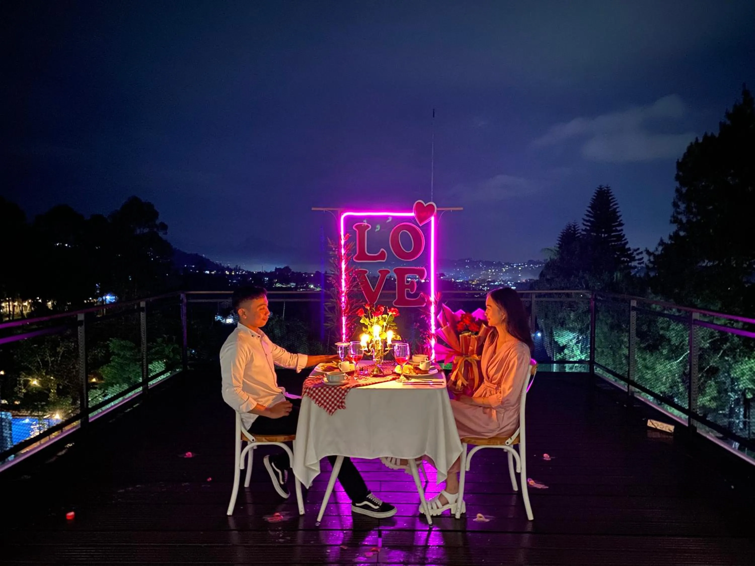 Restaurant/places to eat in Lembang Asri Resort