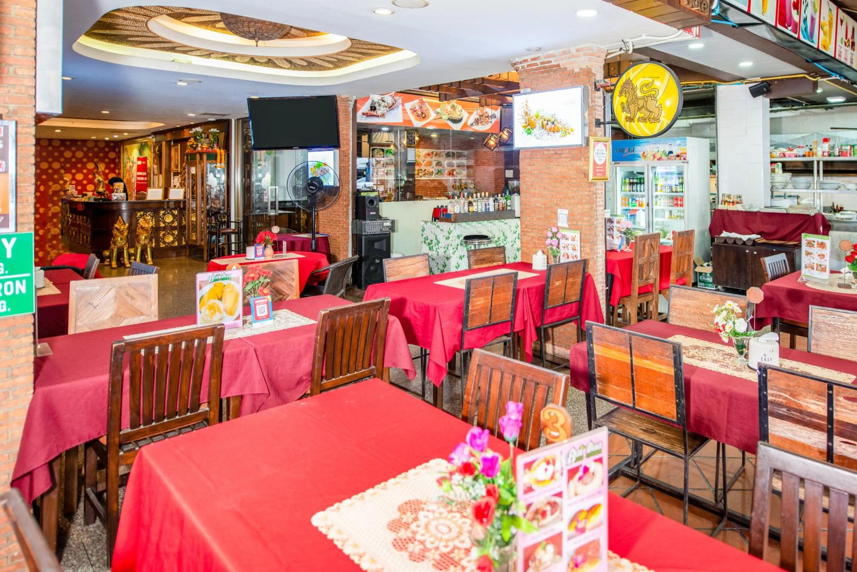 Restaurant/places to eat in Tanawan Phuket Hotel