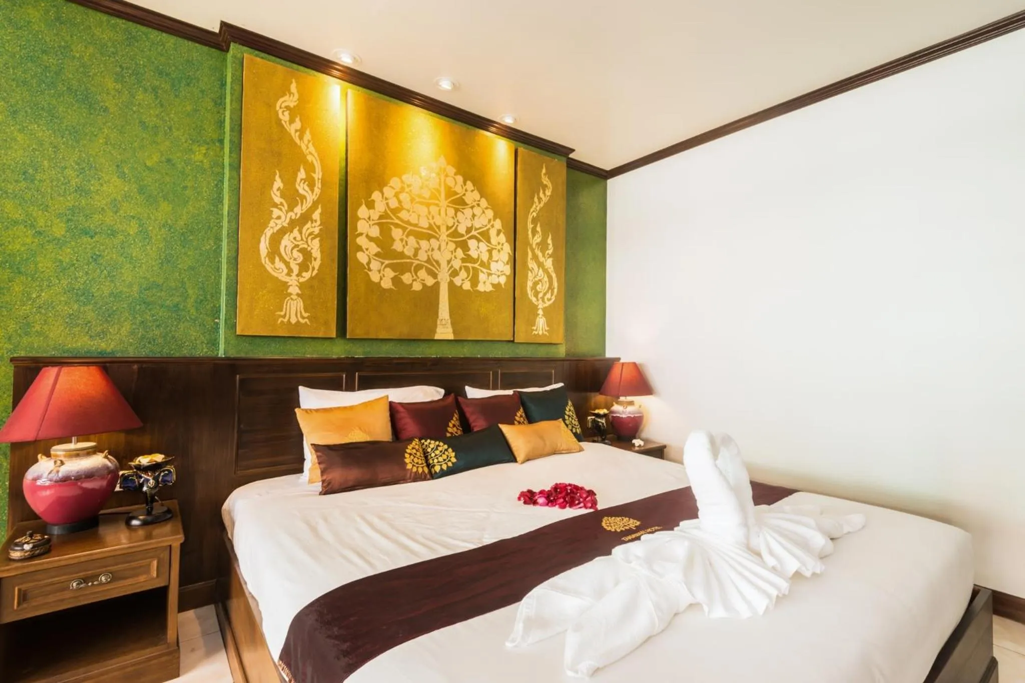 Tanawan Phuket Hotel