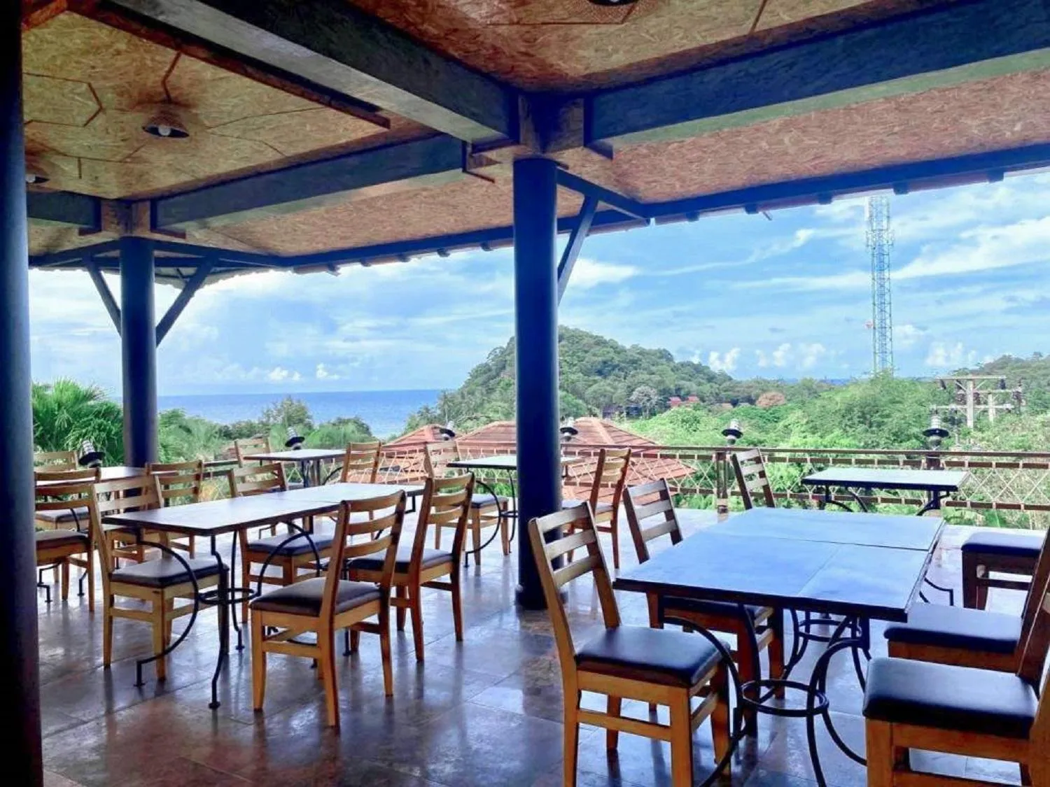 Restaurant/places to eat in Puteri Lanta Family Villas