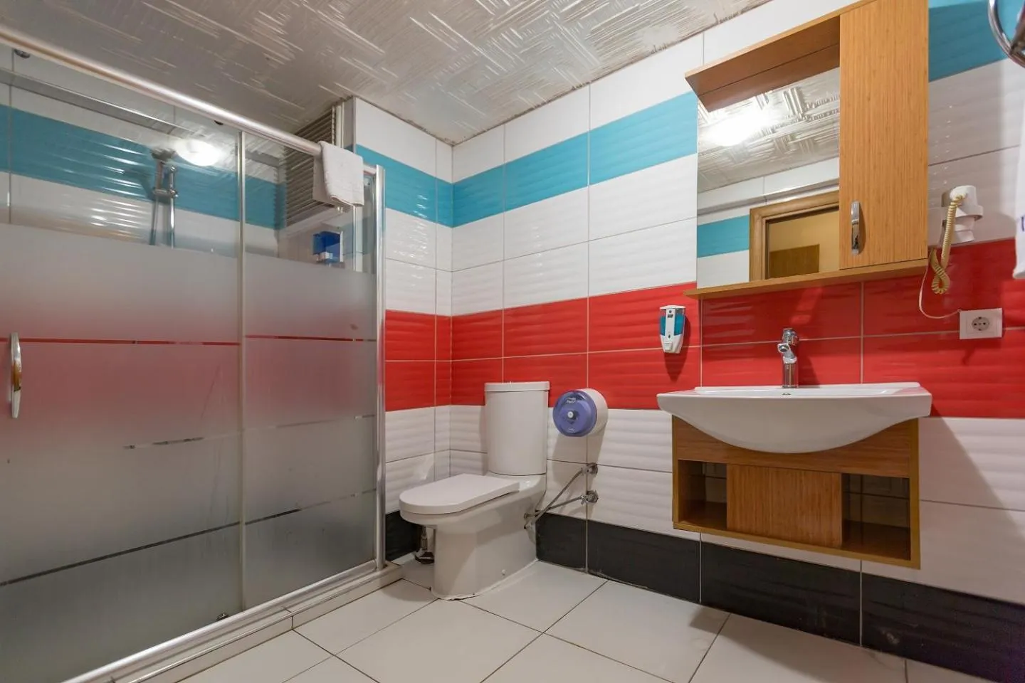 Bathroom in Formback Thermal Suit & Apart