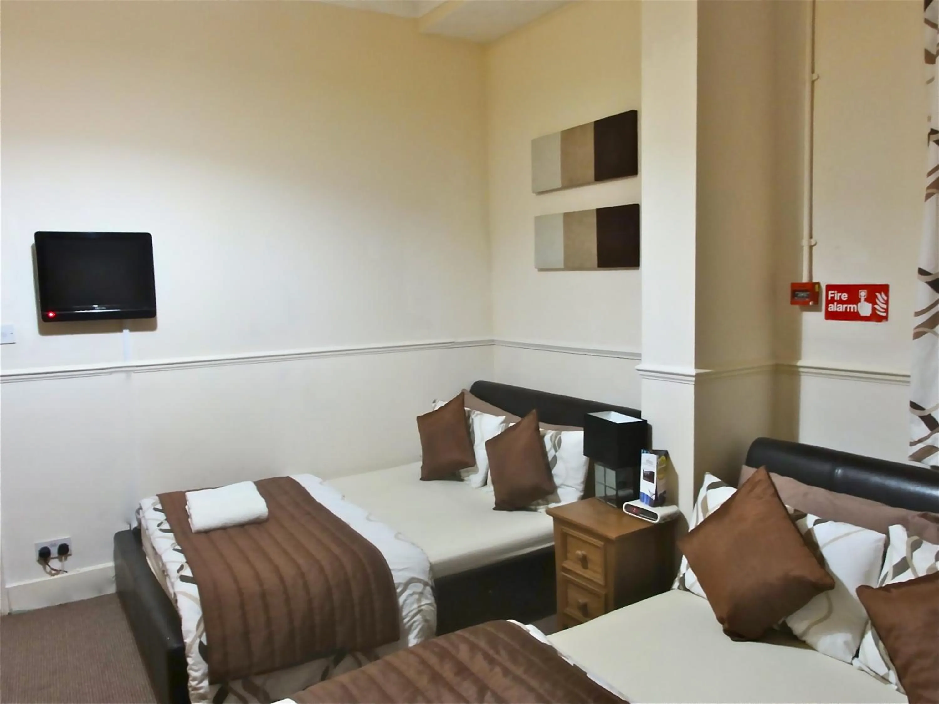 Photo of the whole room, Bed in Skylark Guest House