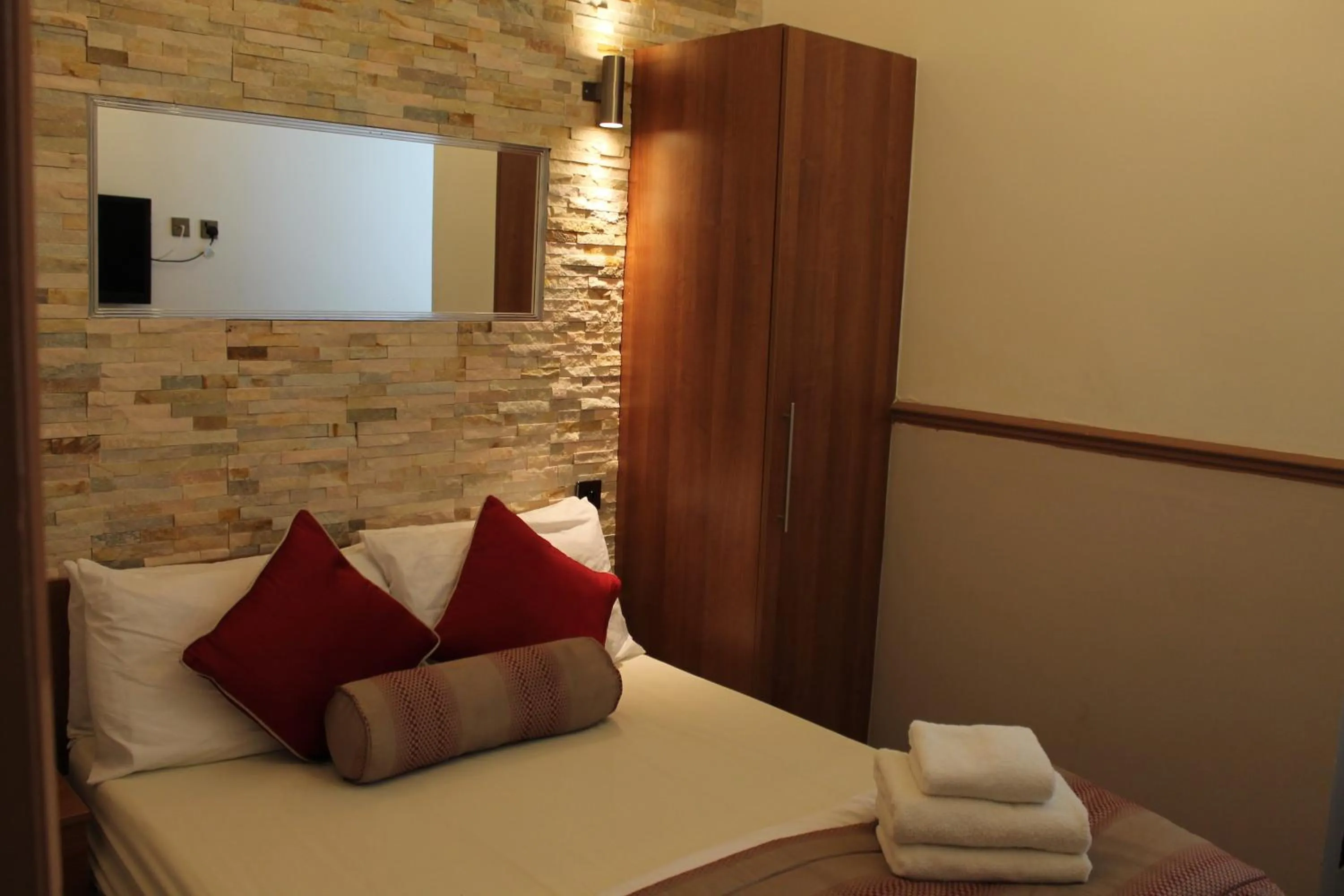 Bed in Skylark Guest House