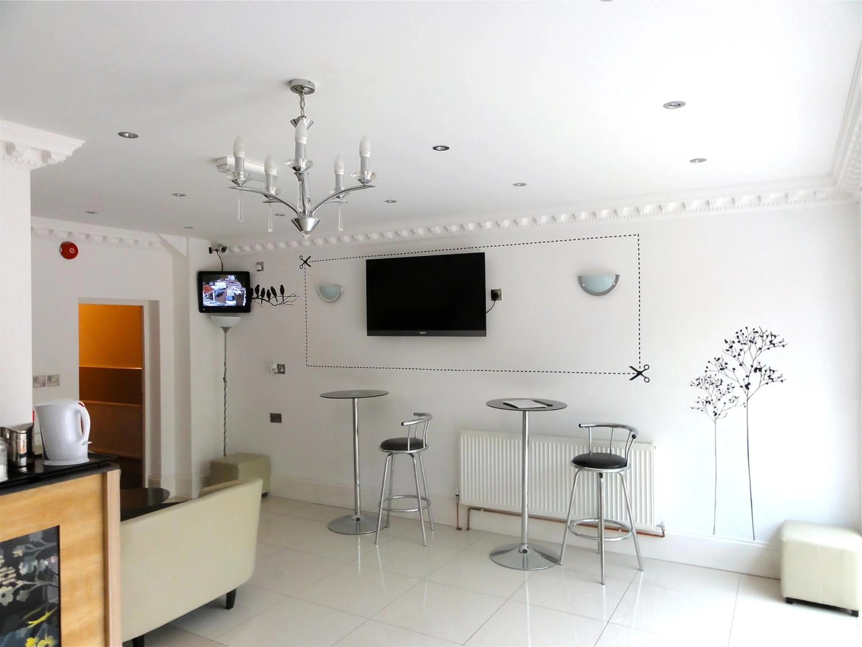 Restaurant/places to eat in Skylark Guest House