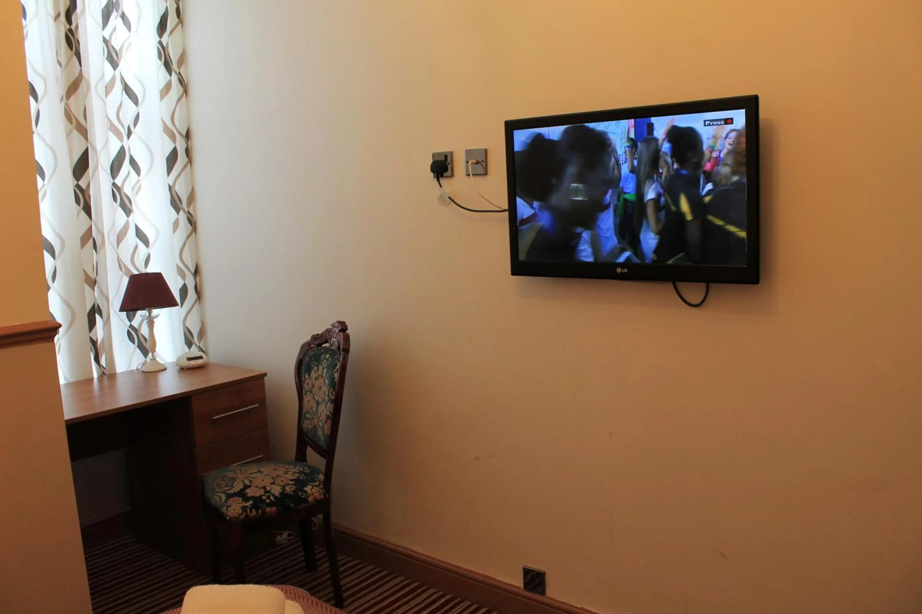TV and multimedia in Skylark Guest House
