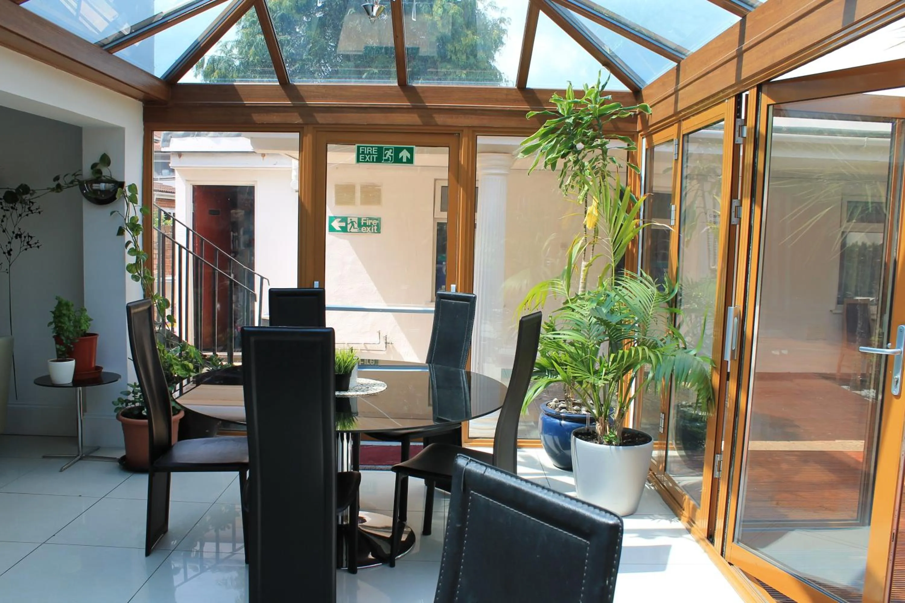 Restaurant/places to eat in Skylark Guest House