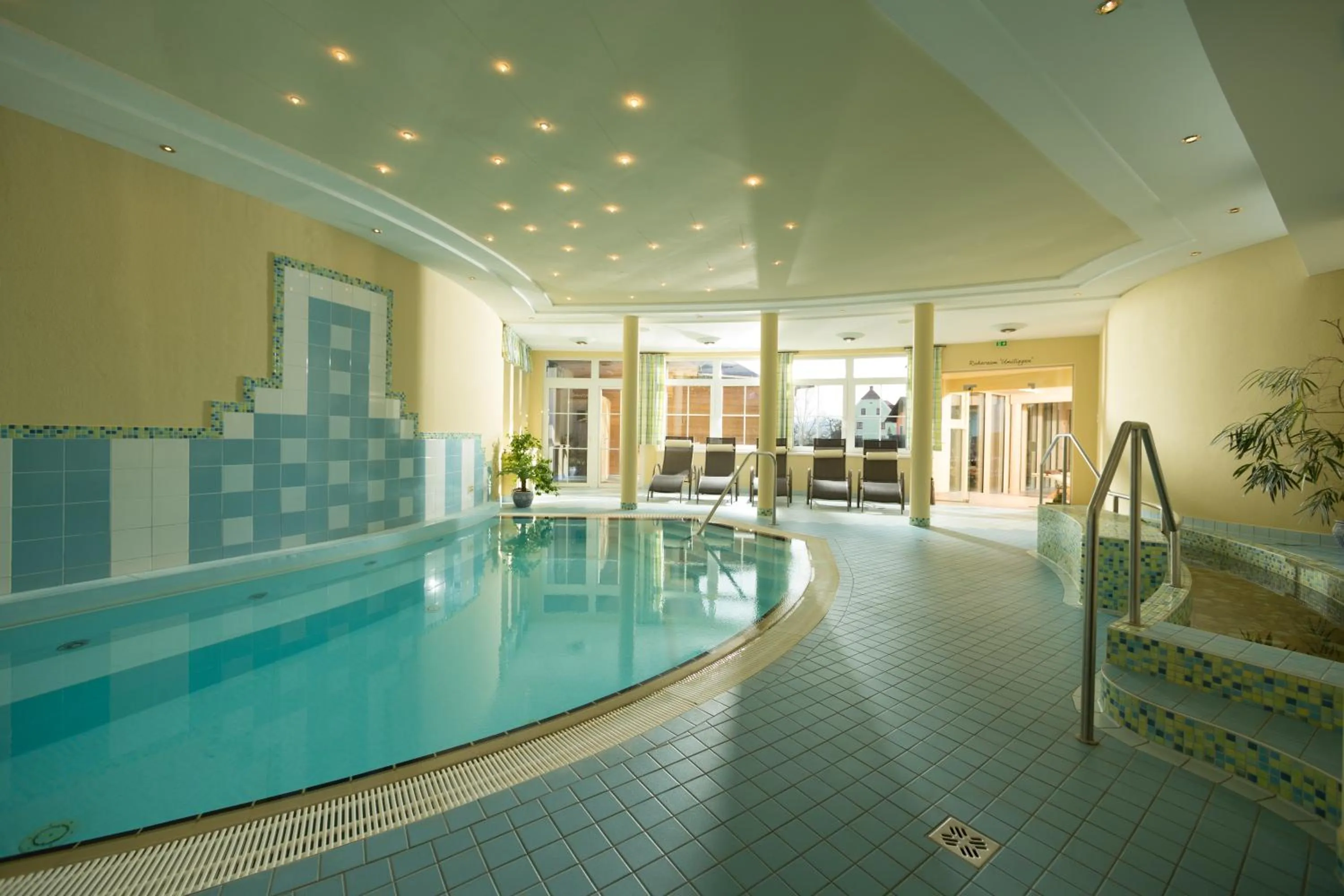 Swimming pool in Mein Hotel Fast