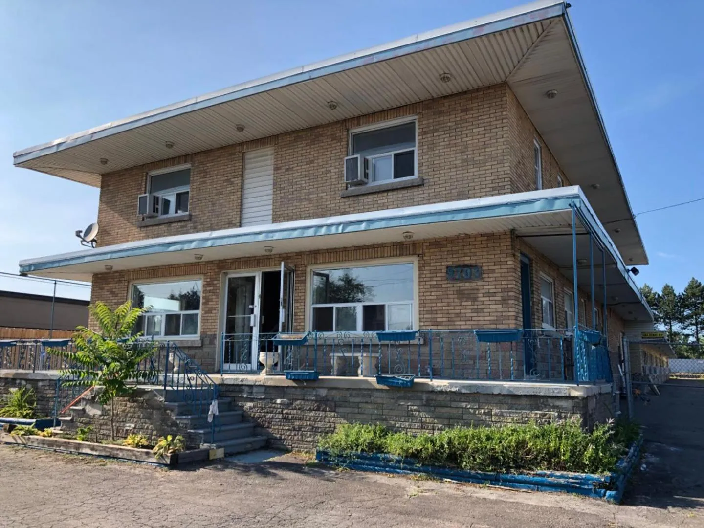 Property building in Niagara Inn