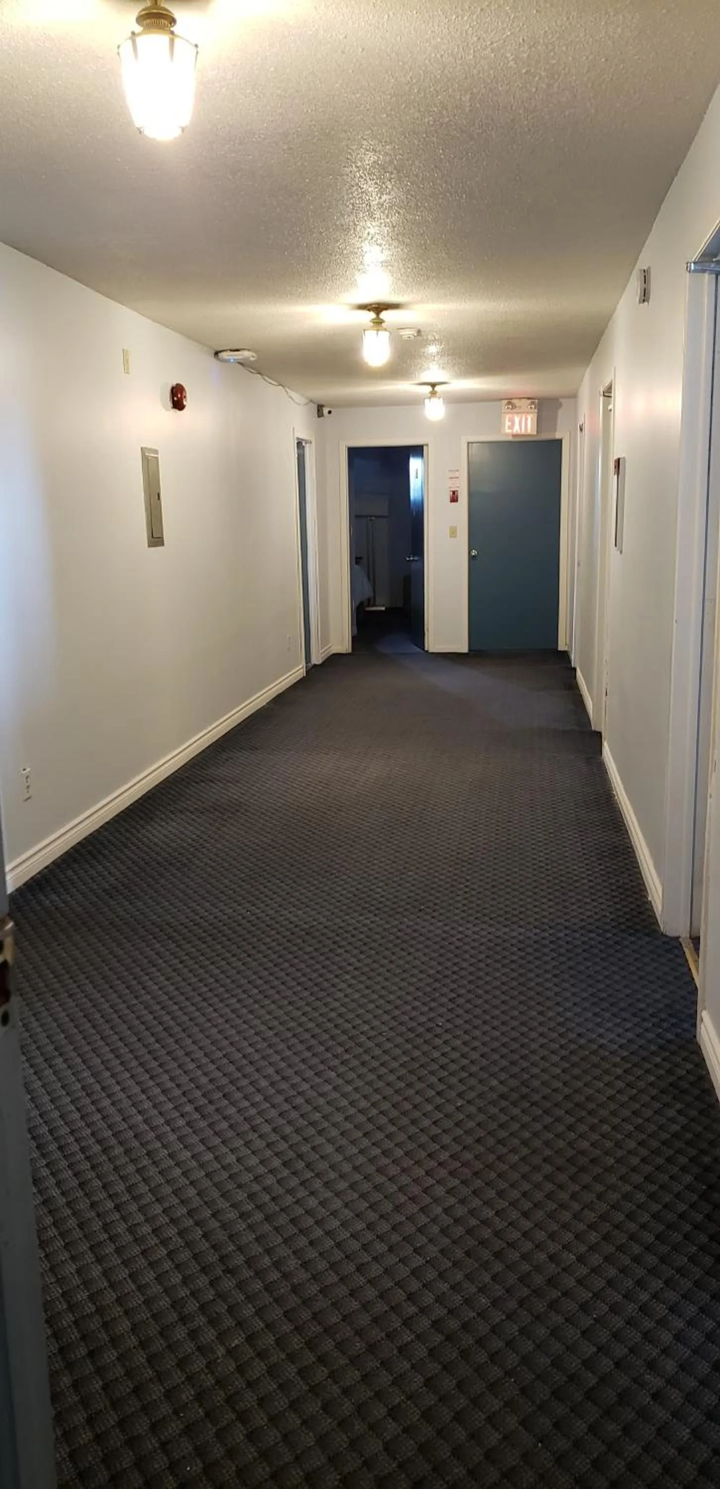 Seating area in Niagara Inn