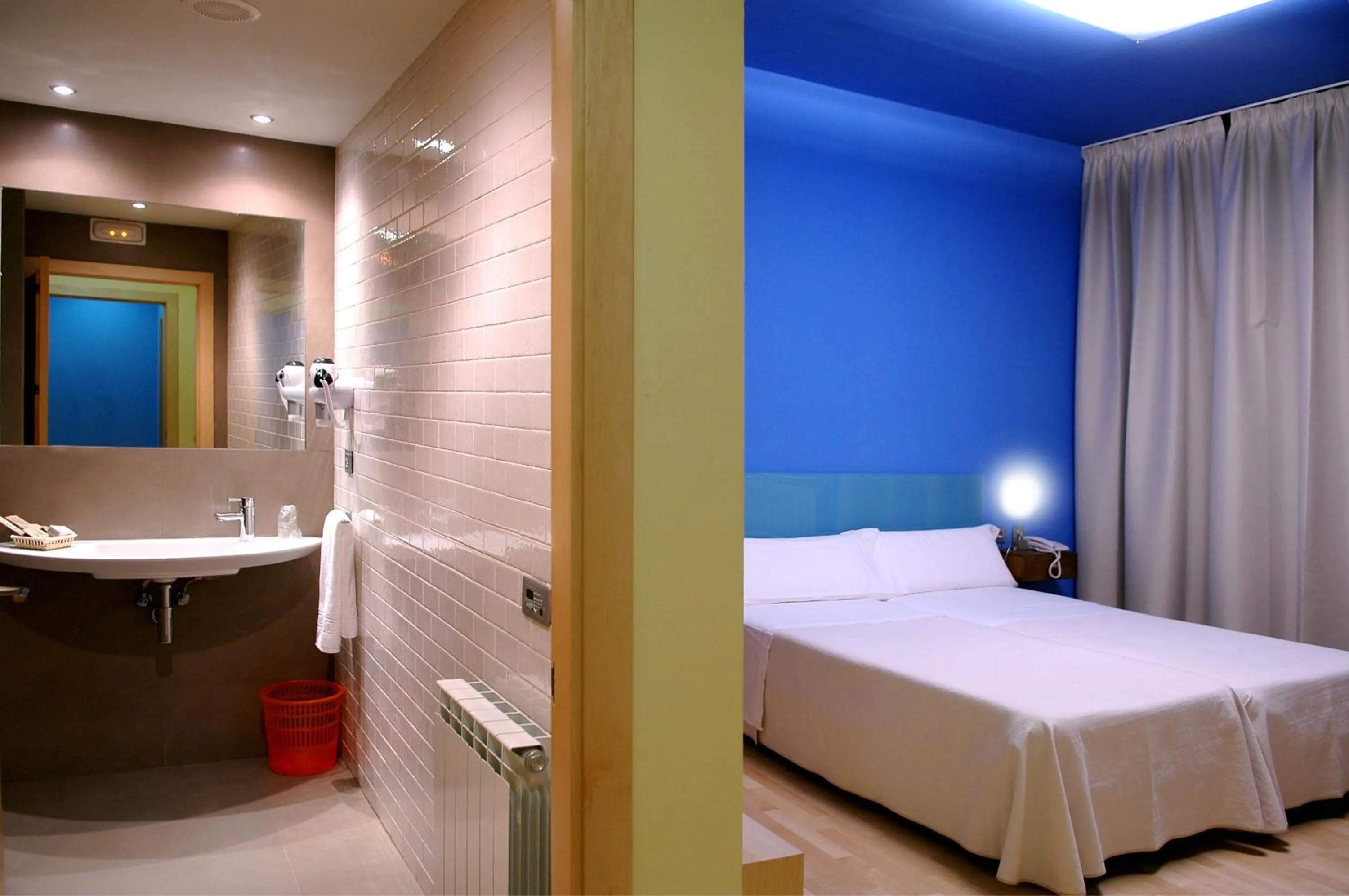 Photo of the whole room, Bed in La Merced de la Concordia