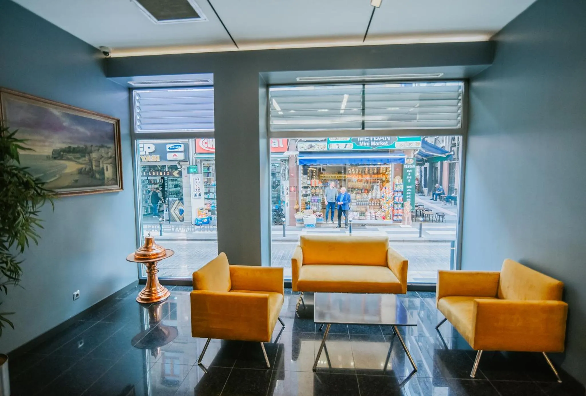 Seating area in Horon Hotel