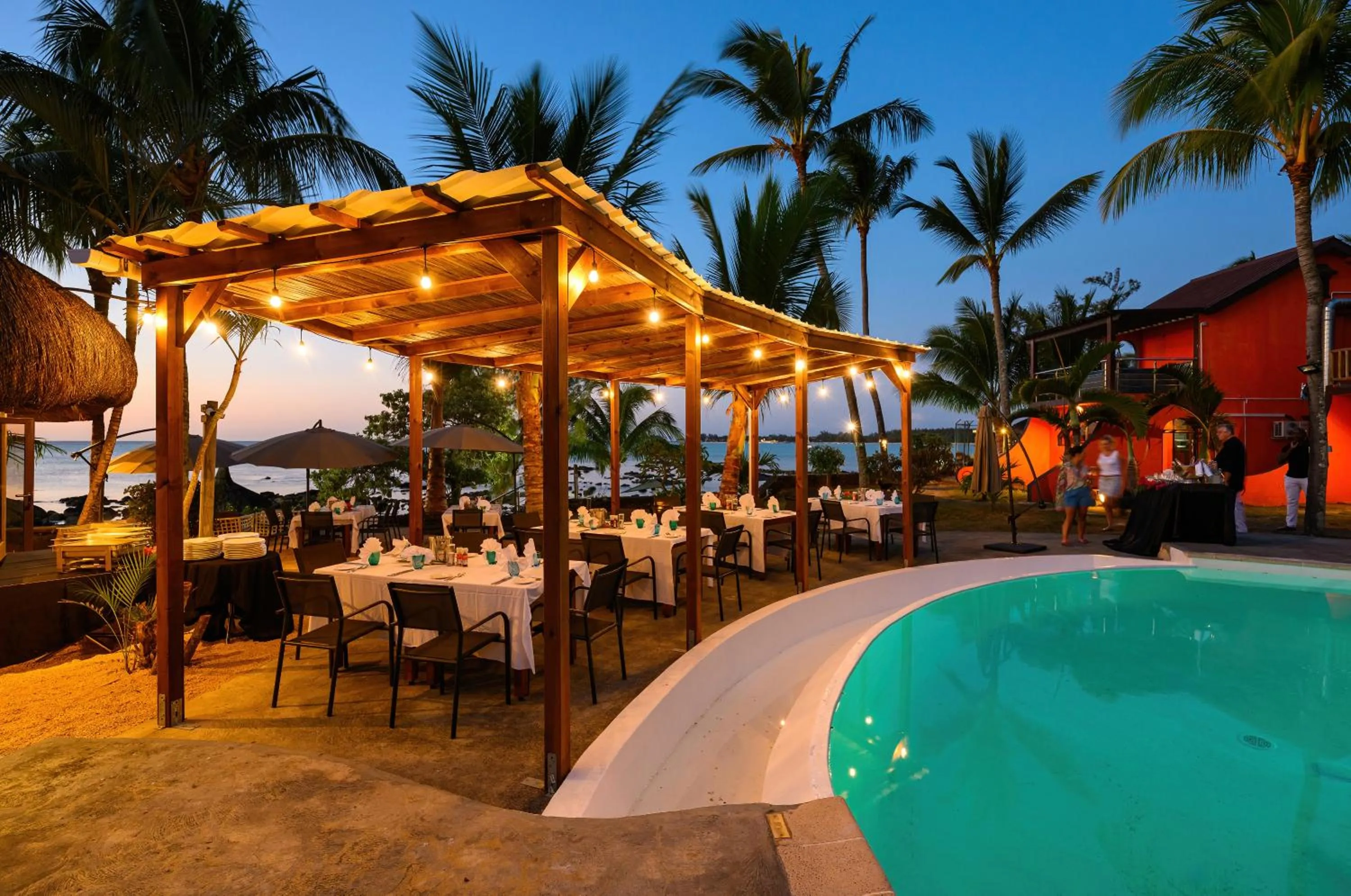 Restaurant/places to eat in Flowers of Paradise