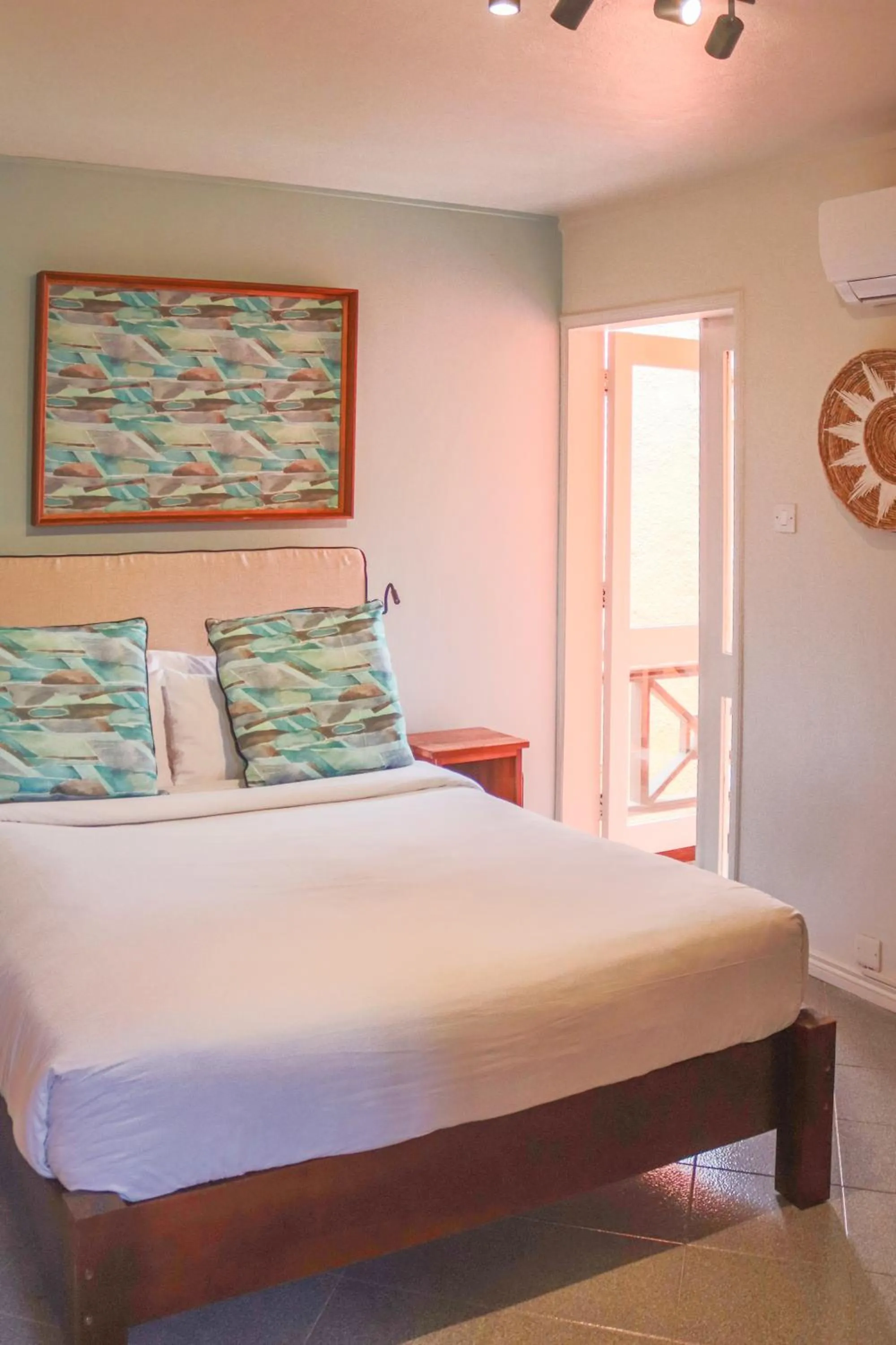 Photo of the whole room in Flowers of Paradise