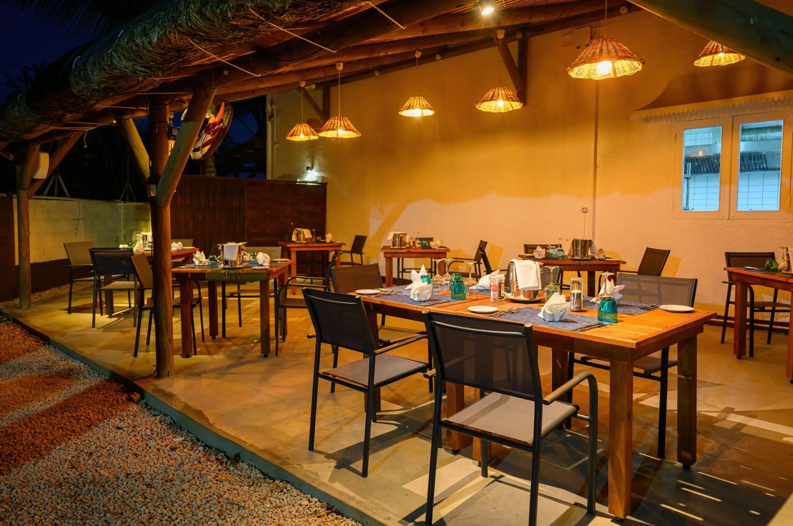 Restaurant/places to eat in Flowers of Paradise