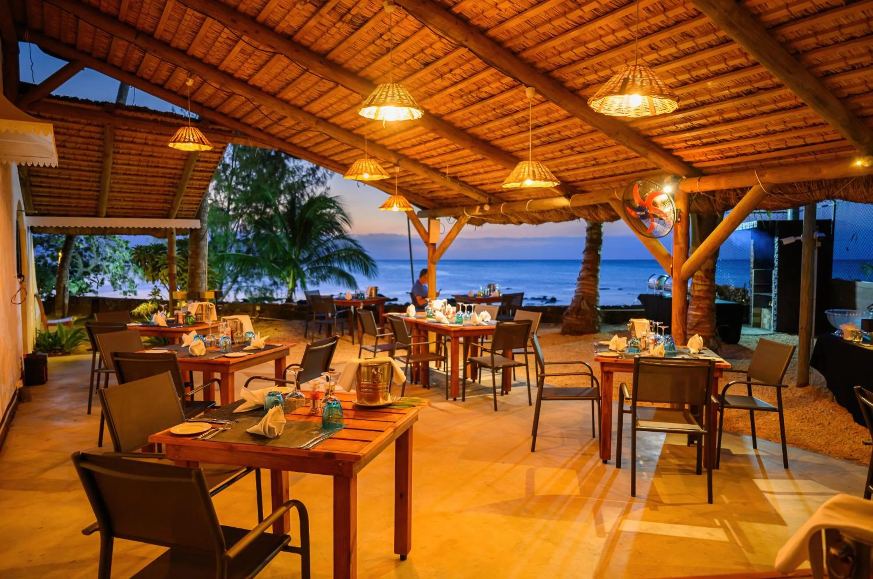 Restaurant/places to eat in Flowers of Paradise