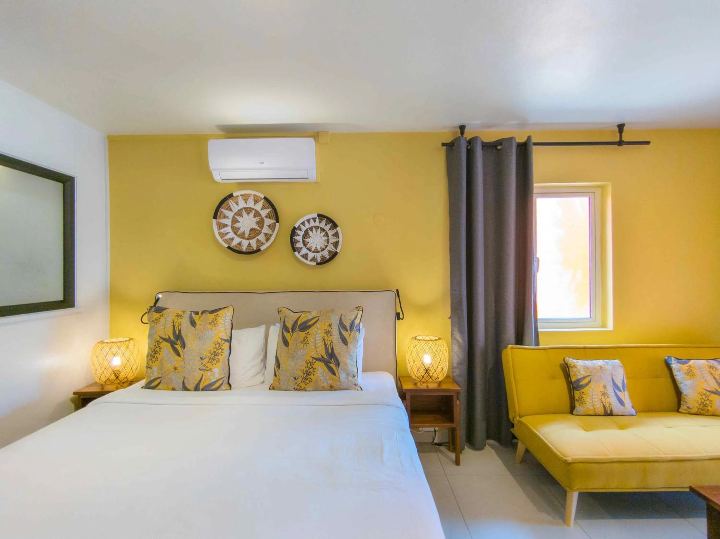 Bed in Flowers of Paradise