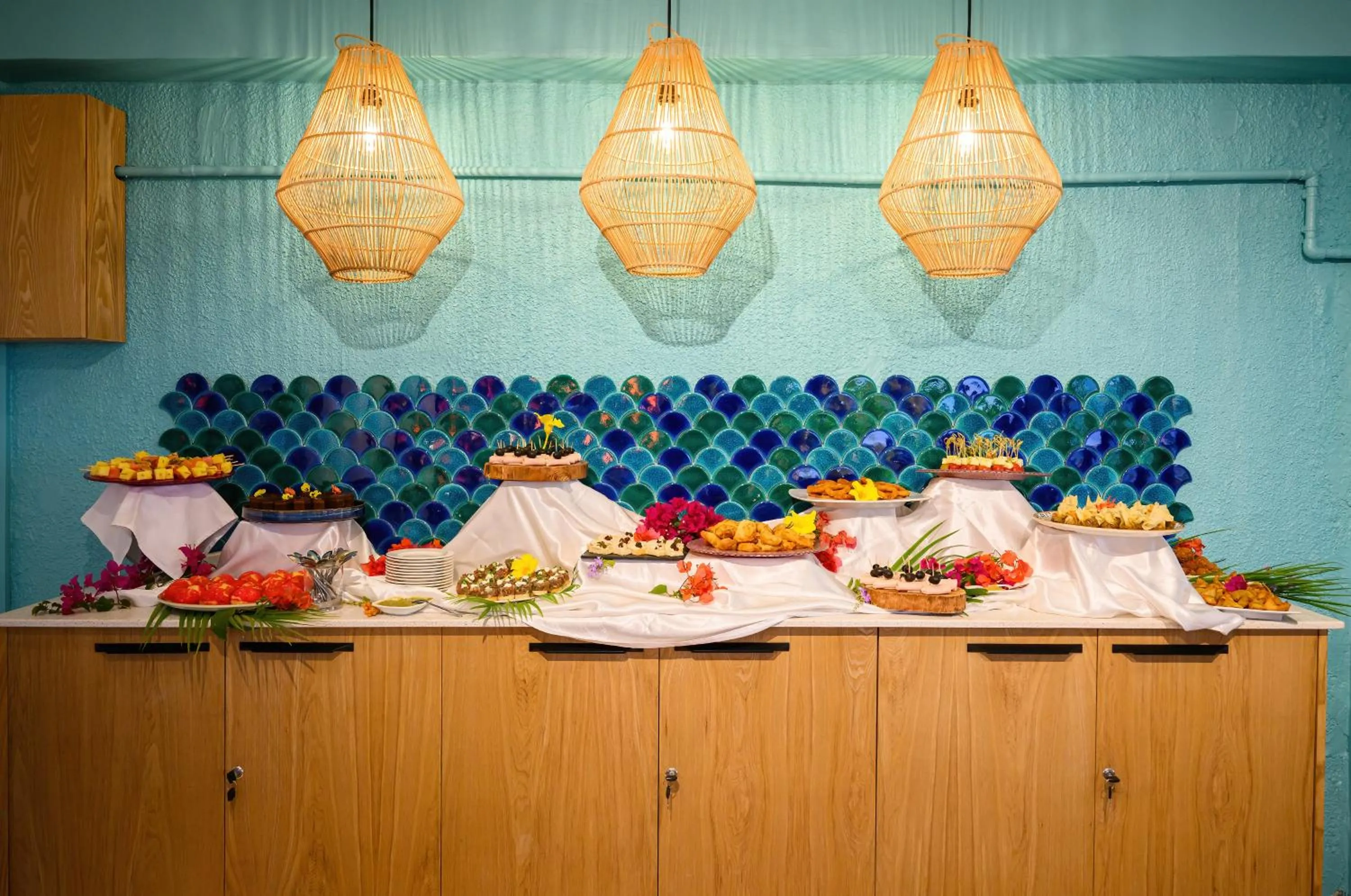 Restaurant/places to eat in Flowers of Paradise