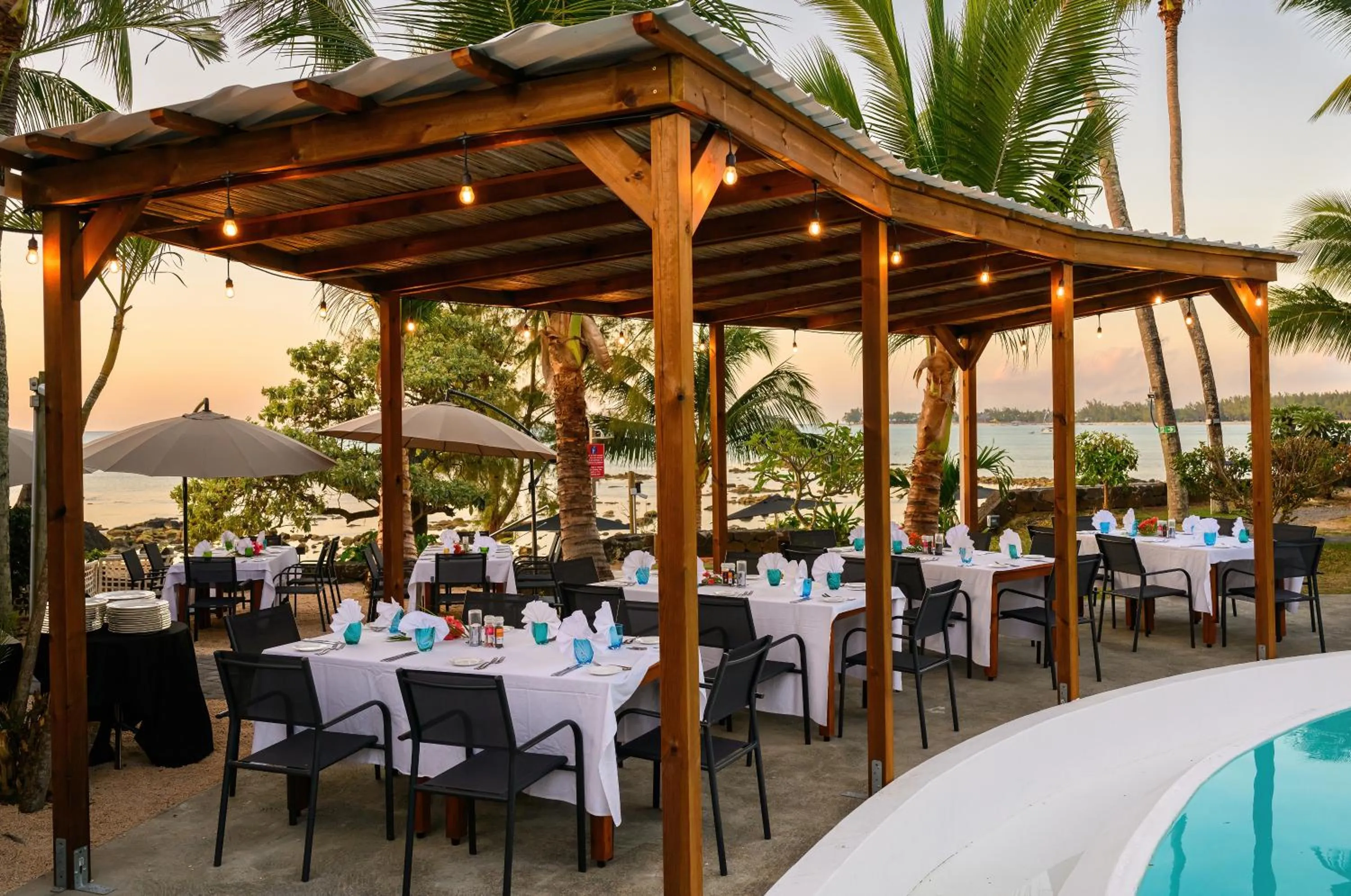 Restaurant/places to eat in Flowers of Paradise