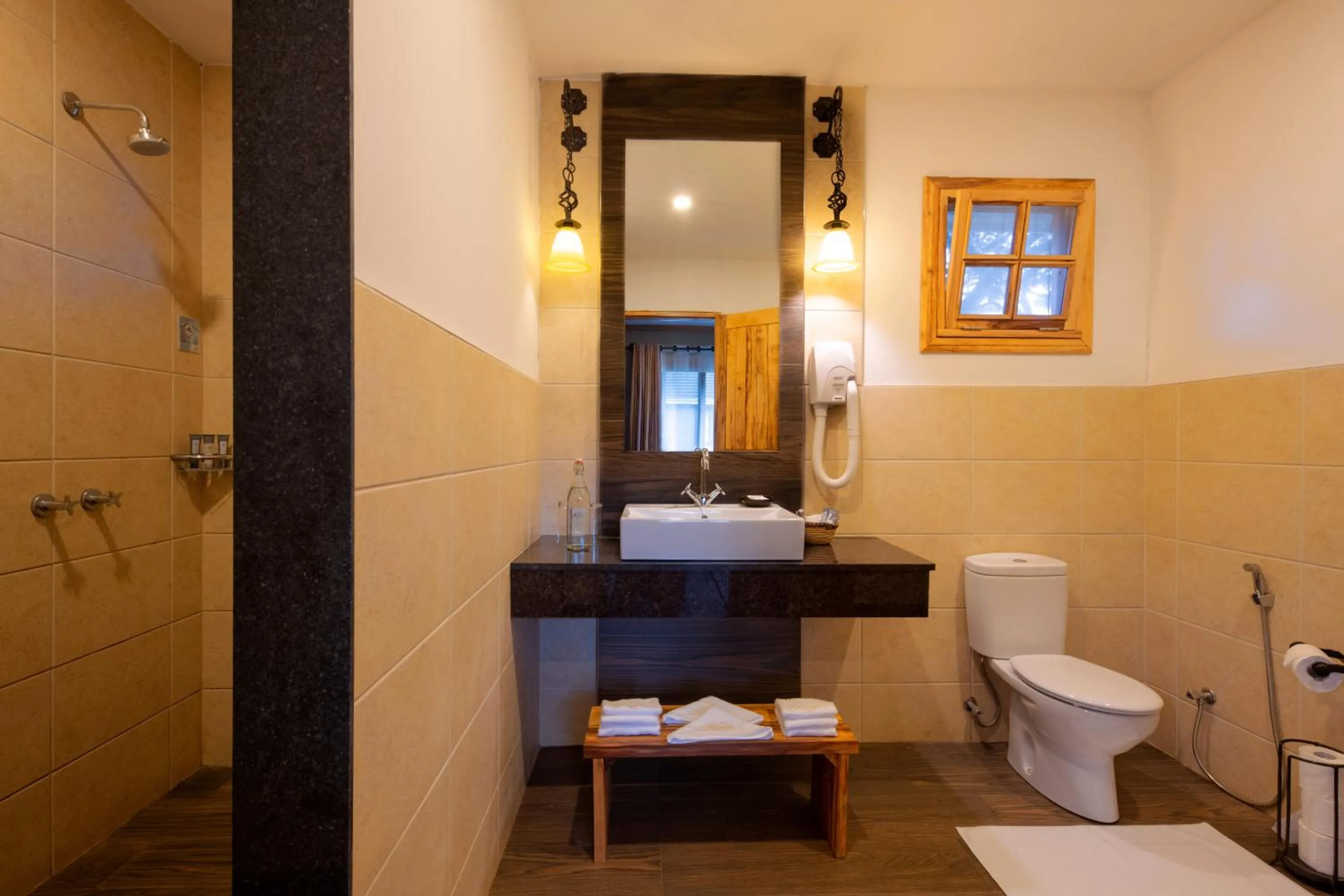 Bathroom in Ngorongoro Lion's Paw