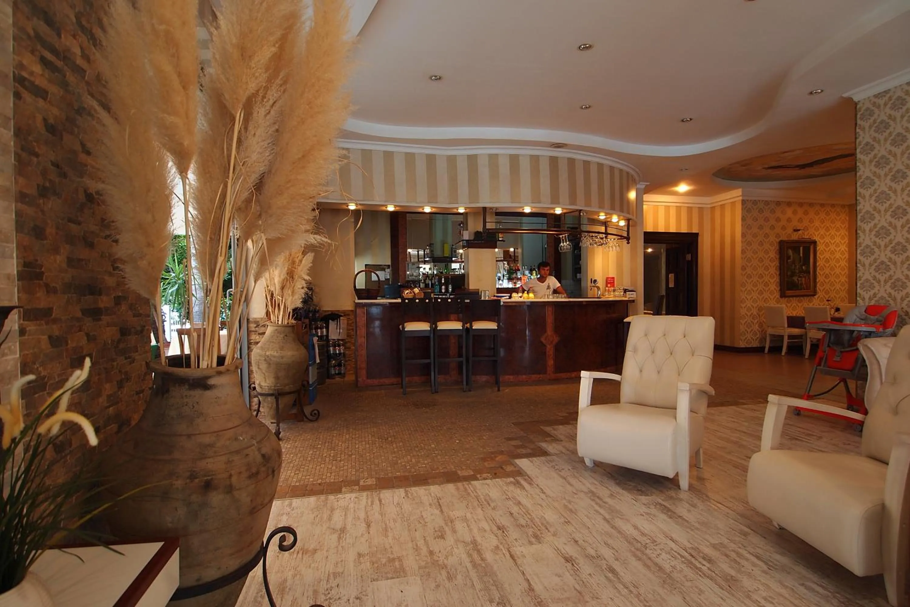 Restaurant/places to eat in Romance Beach Hotel