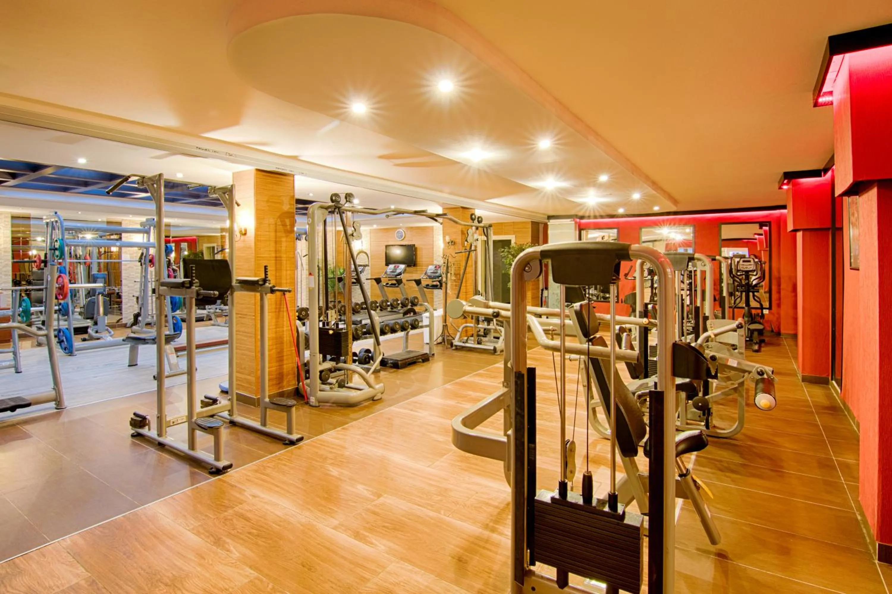 Hot Tub in Romance Beach Hotel