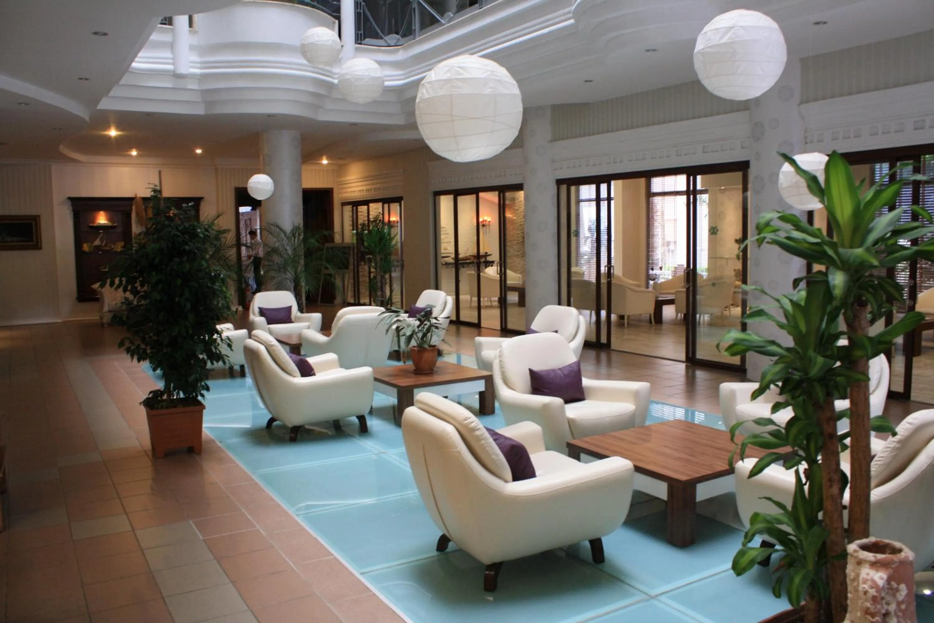 TV and multimedia in Romance Beach Hotel