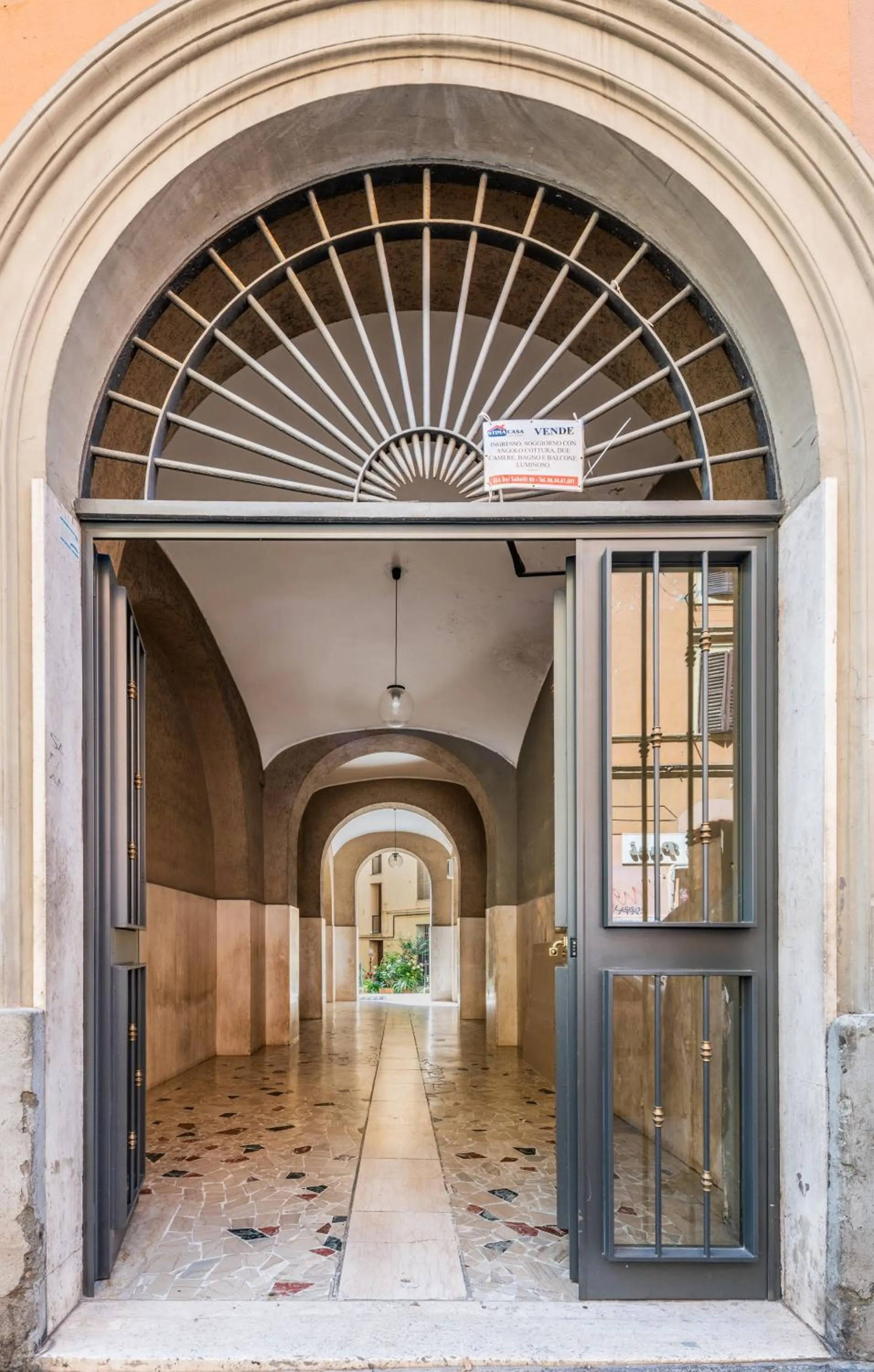 Property building in Lele Rooms San Lorenzo