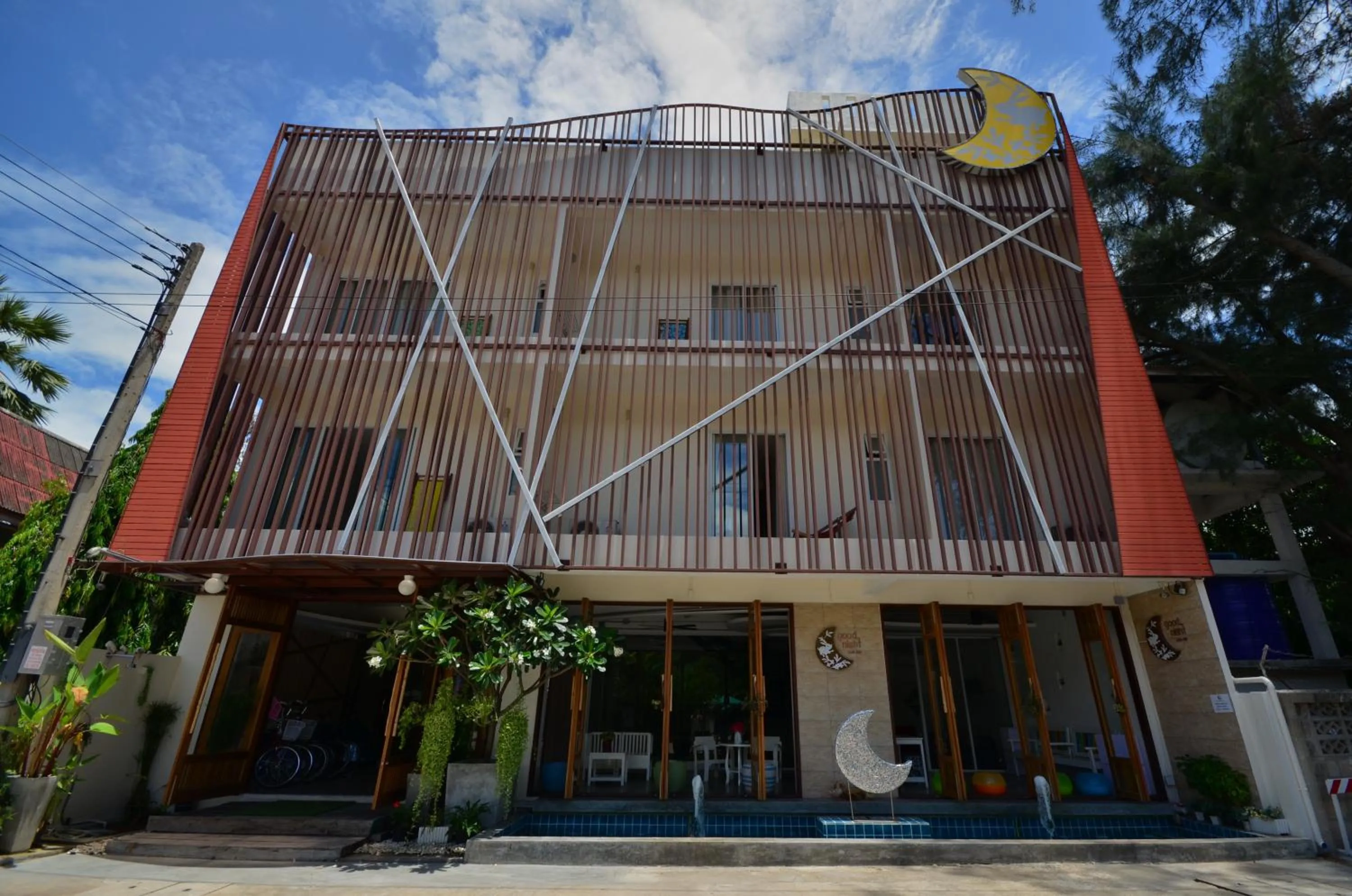 Facade/entrance in Goodnight Cha Am Minitel