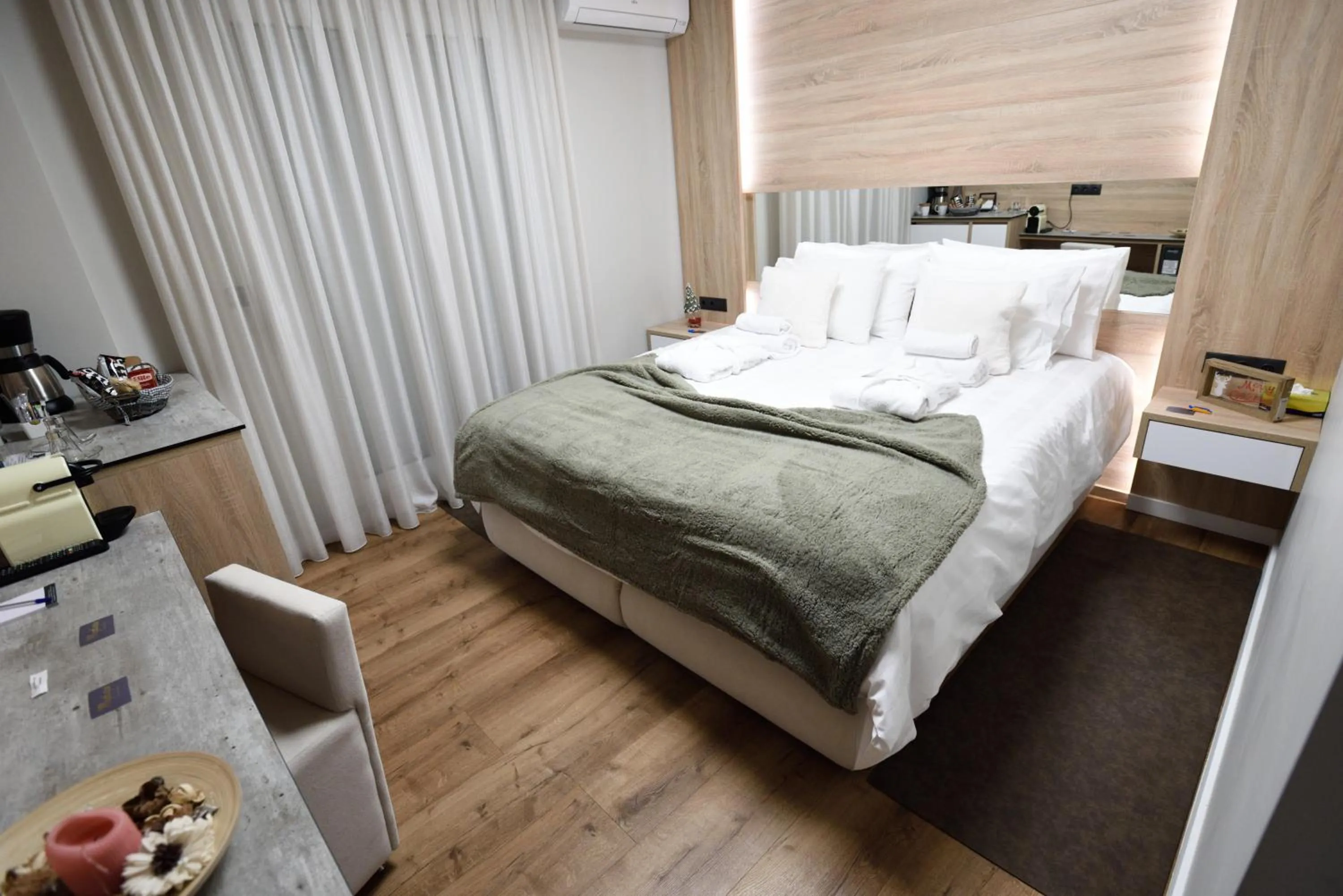 Bed in Magnifique Luxury Suites