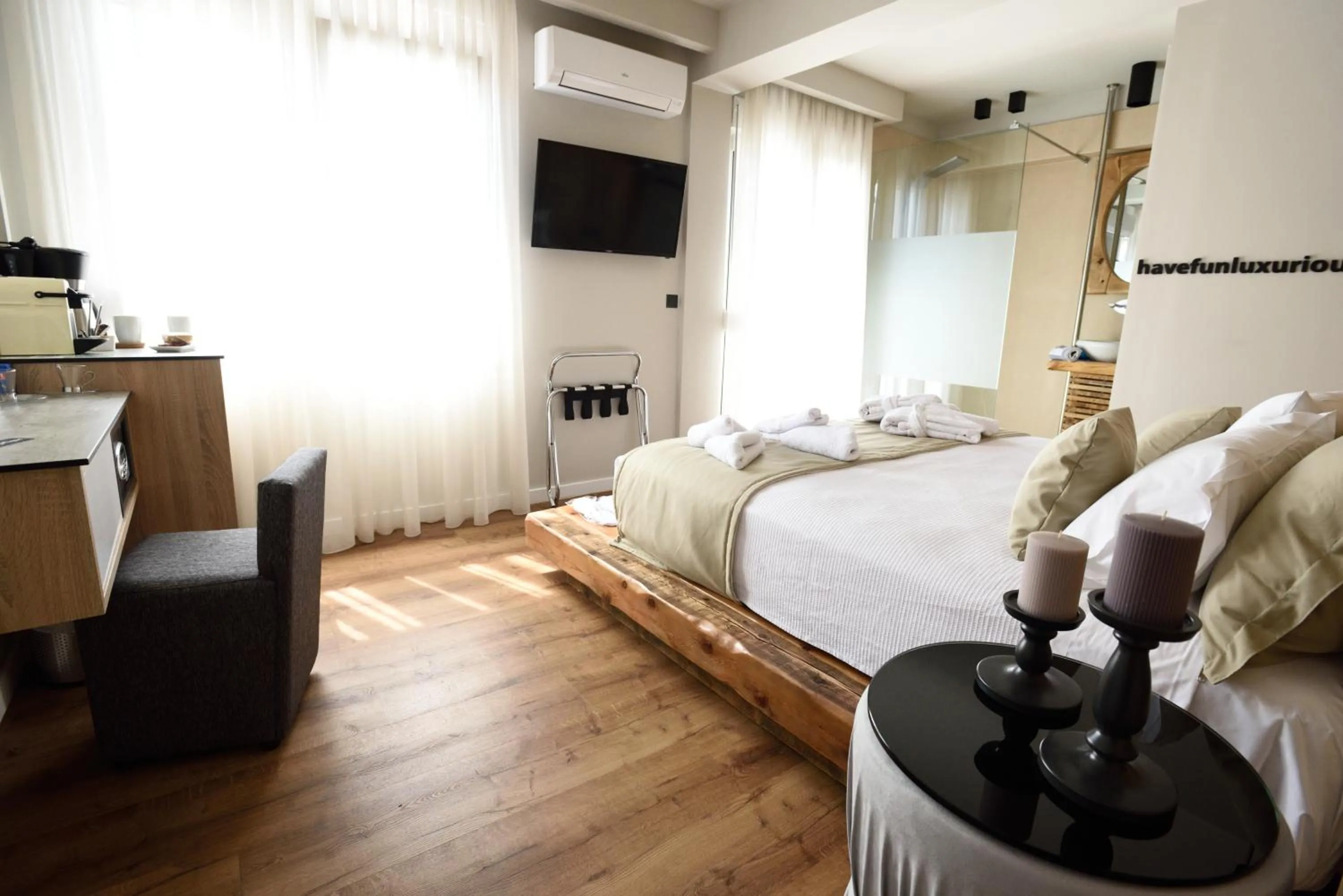 Bed in Magnifique Luxury Suites