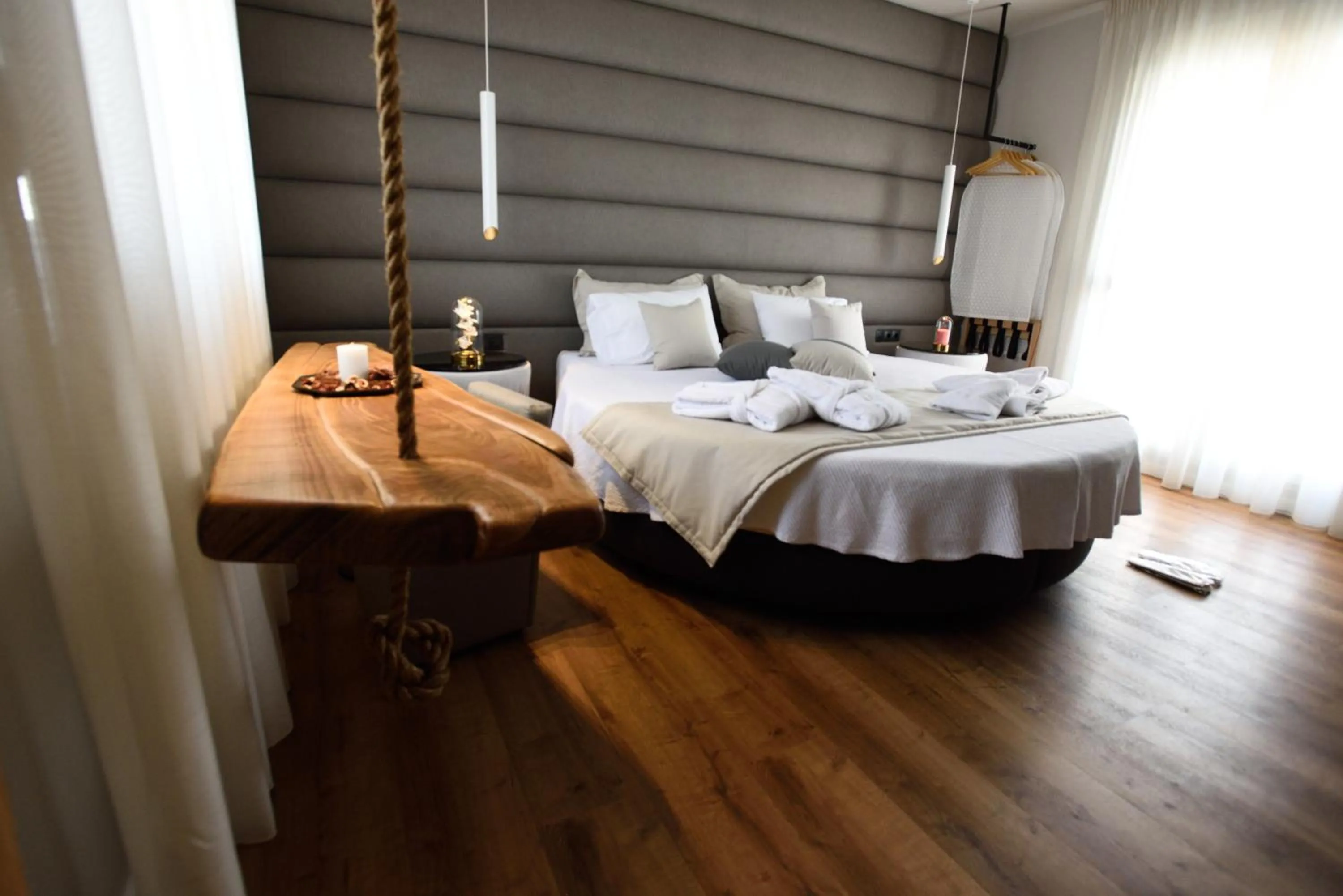 Bed in Magnifique Luxury Suites