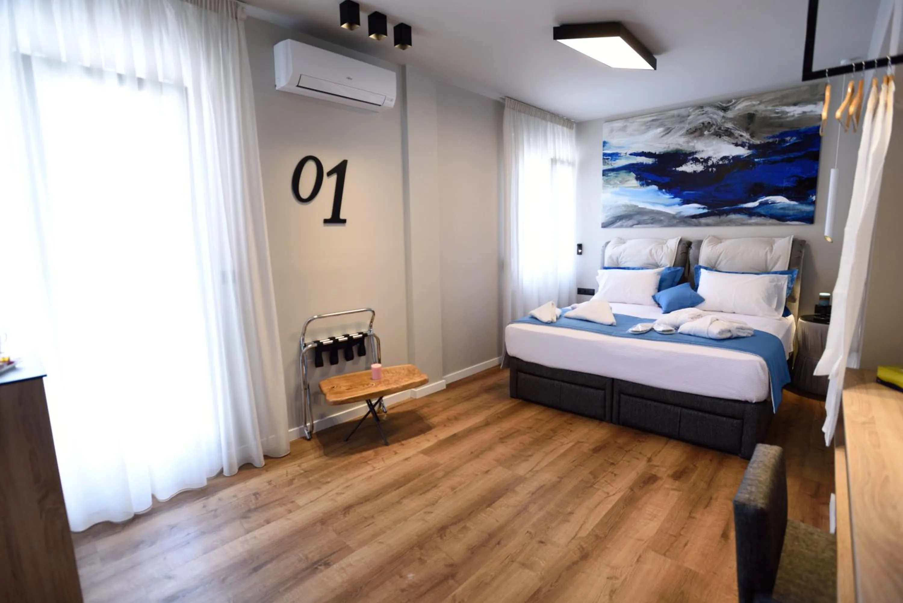 Bed in Magnifique Luxury Suites