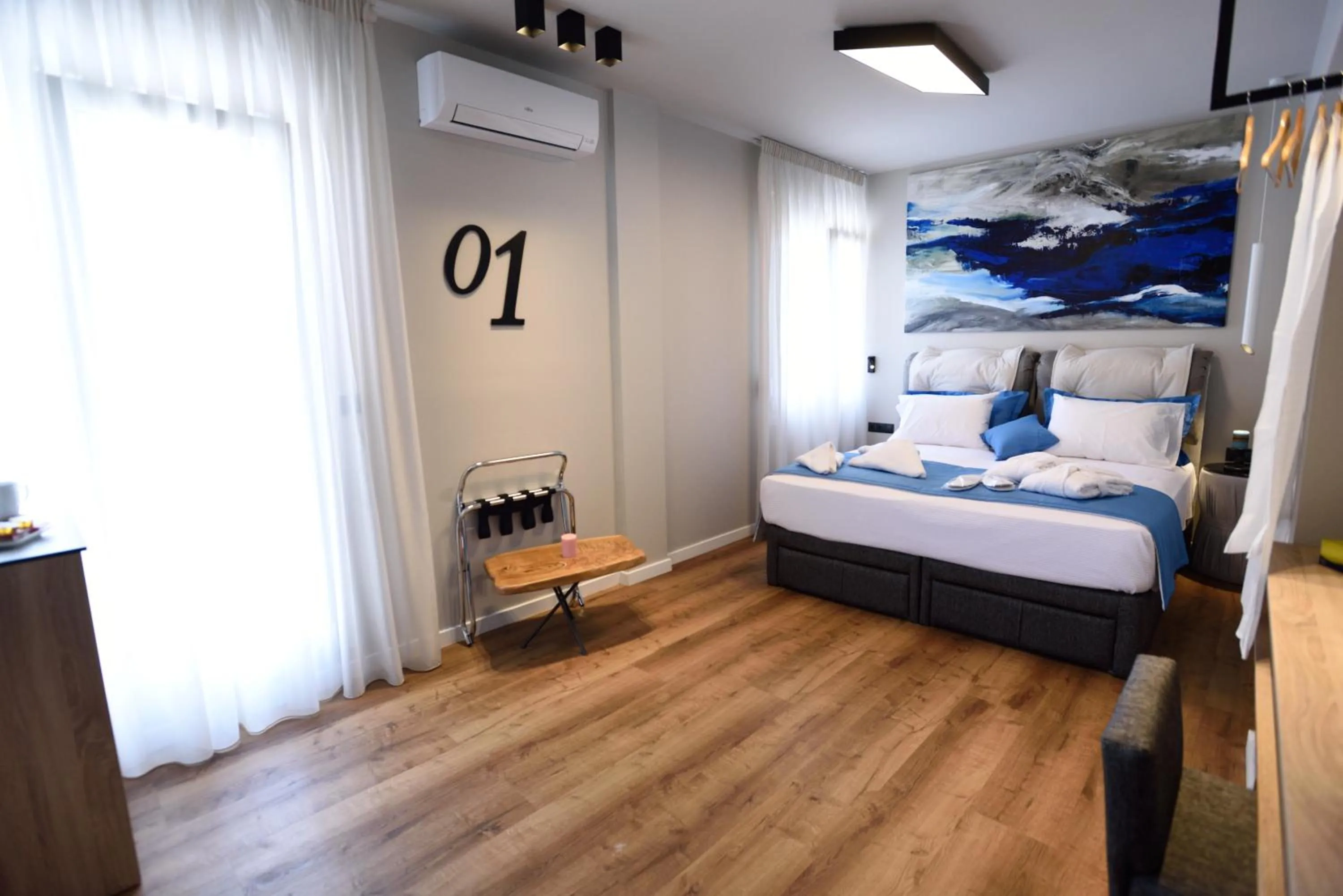 Bed in Magnifique Luxury Suites