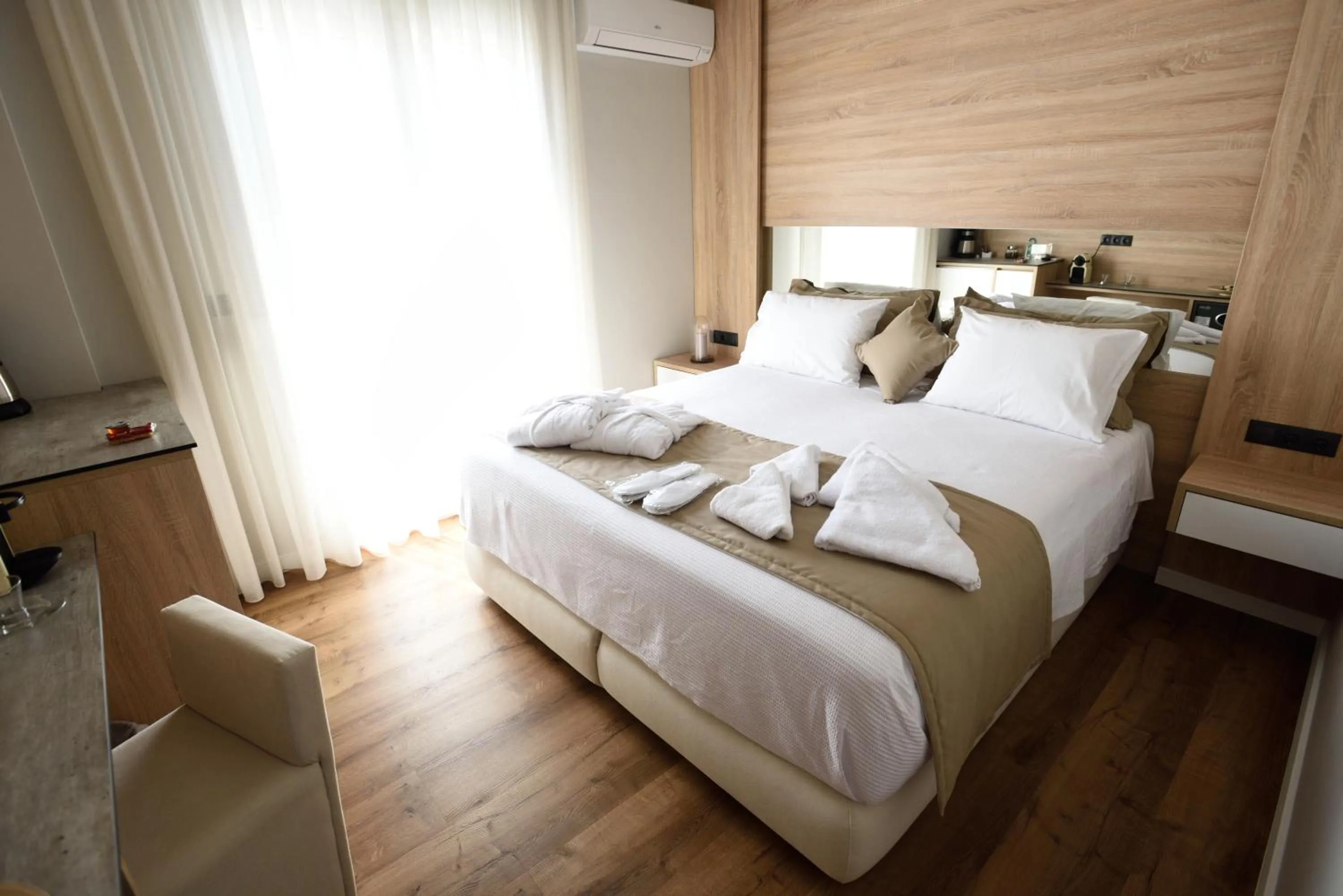 Bed in Magnifique Luxury Suites