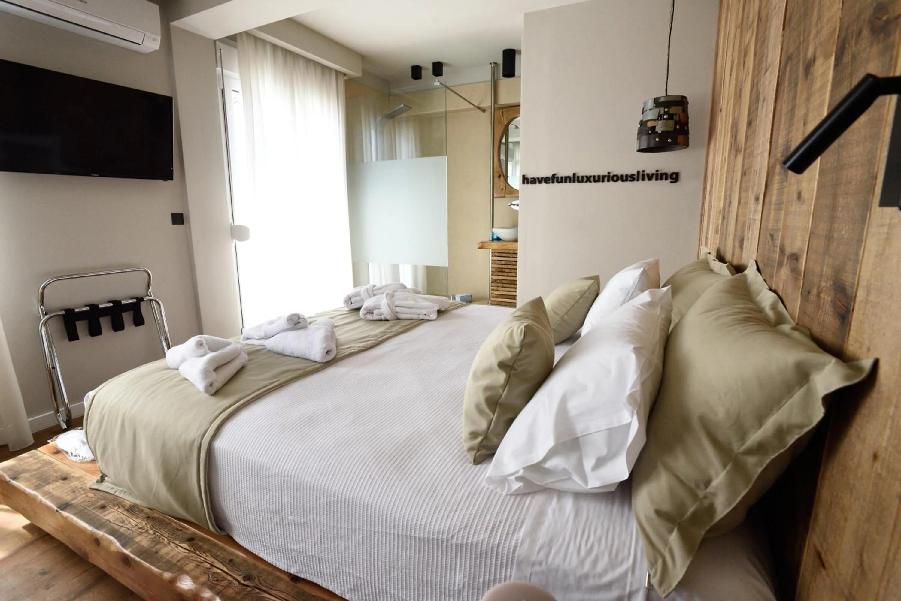 Bed in Magnifique Luxury Suites