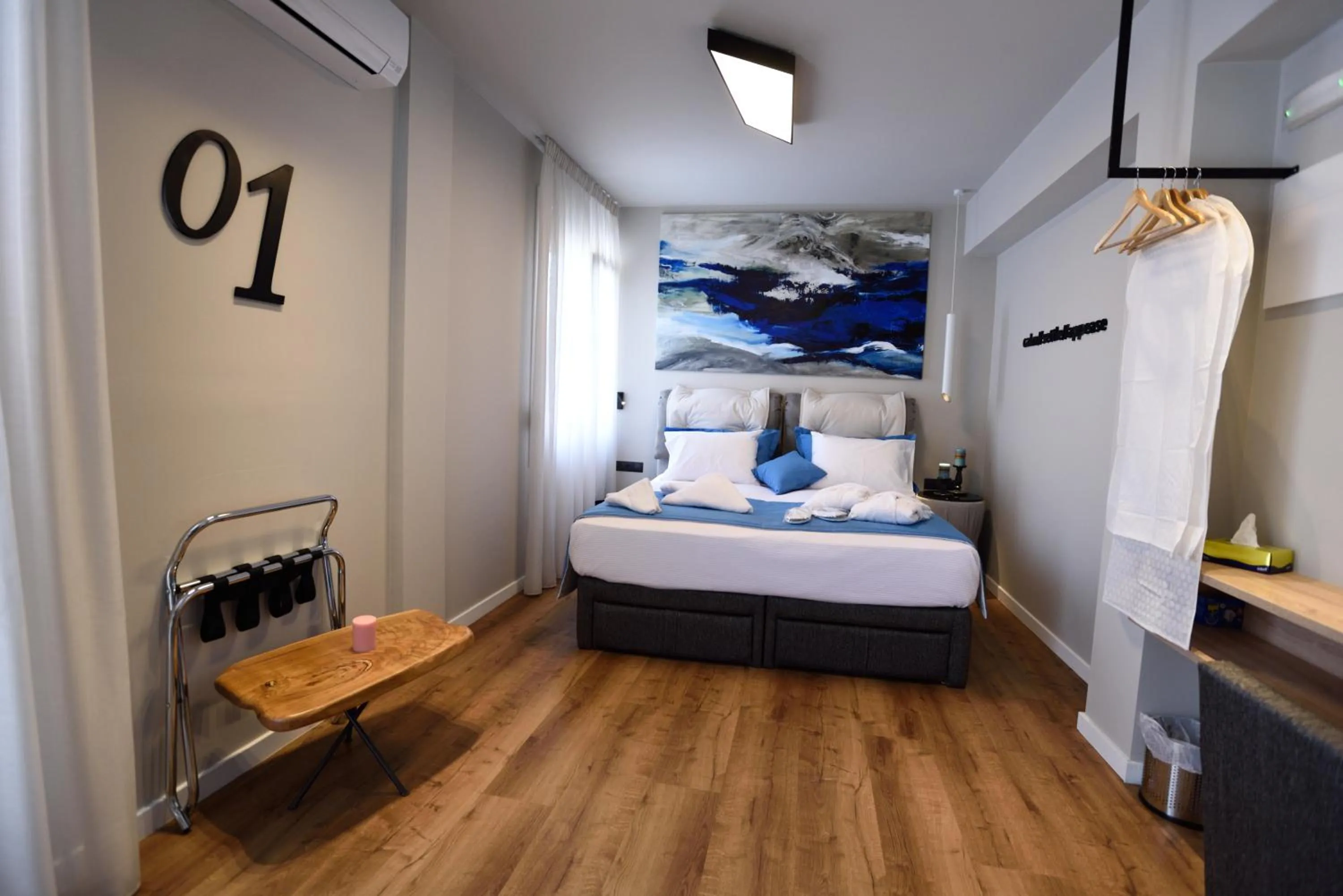 Bed in Magnifique Luxury Suites