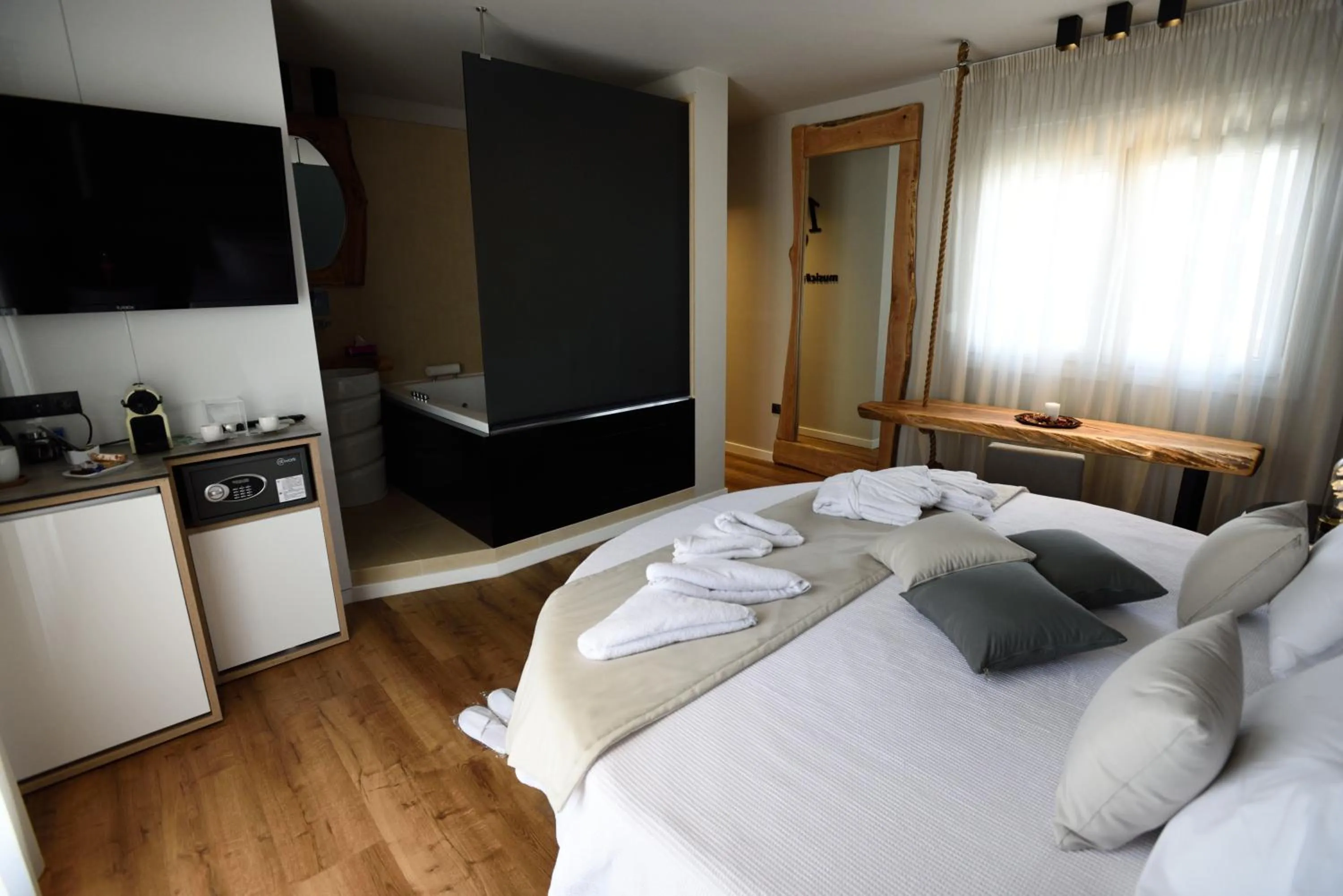 Bed in Magnifique Luxury Suites