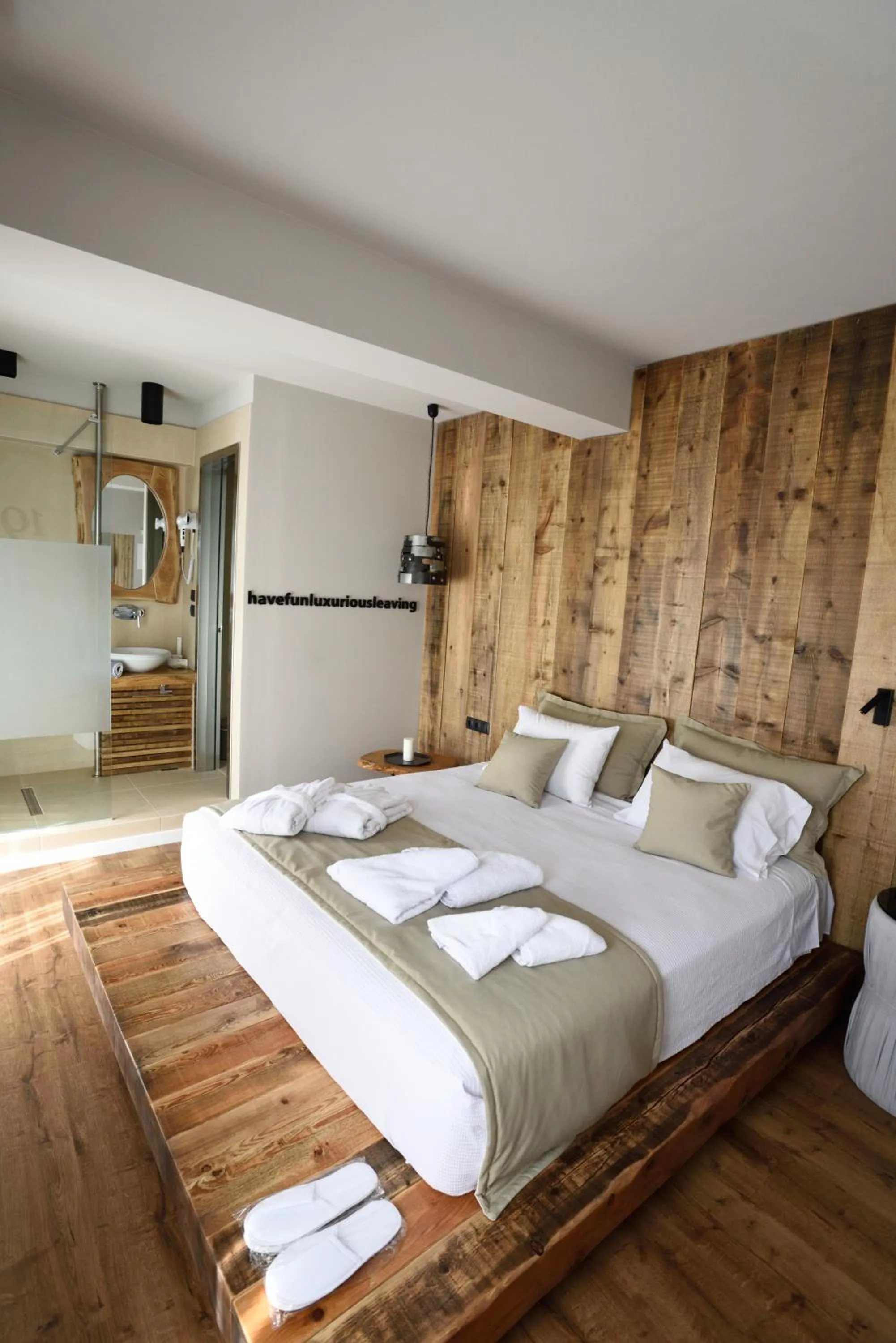 Bed in Magnifique Luxury Suites