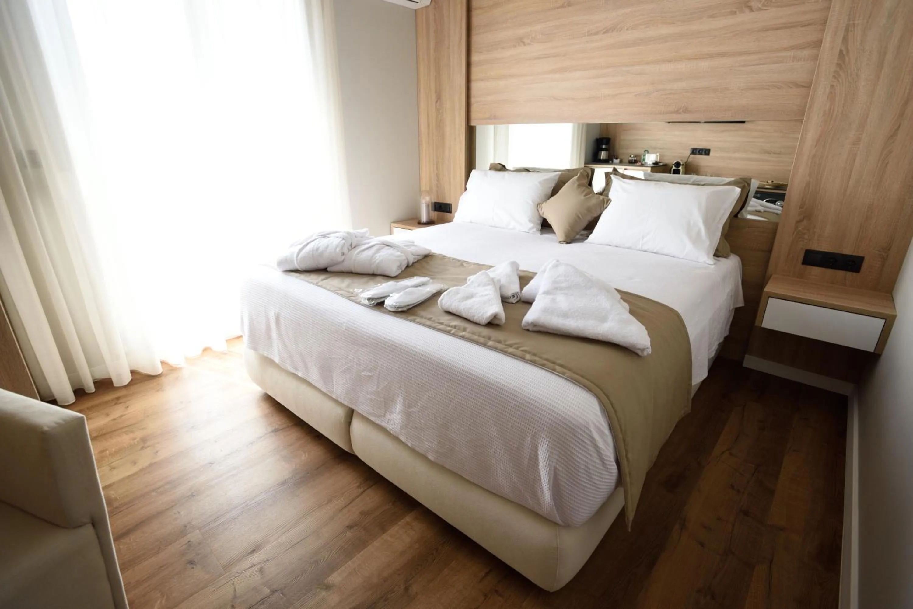 Bed in Magnifique Luxury Suites