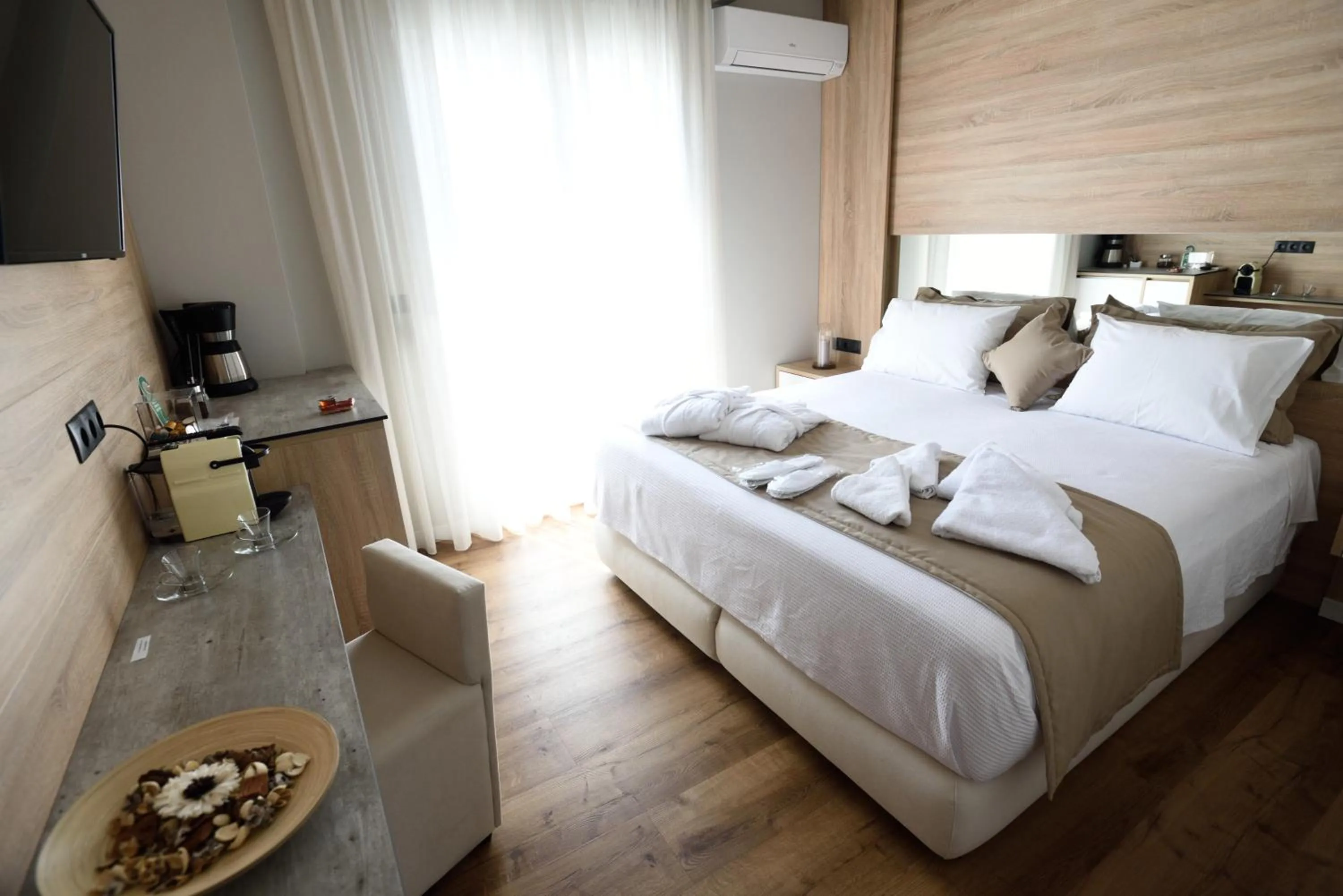 Bed in Magnifique Luxury Suites