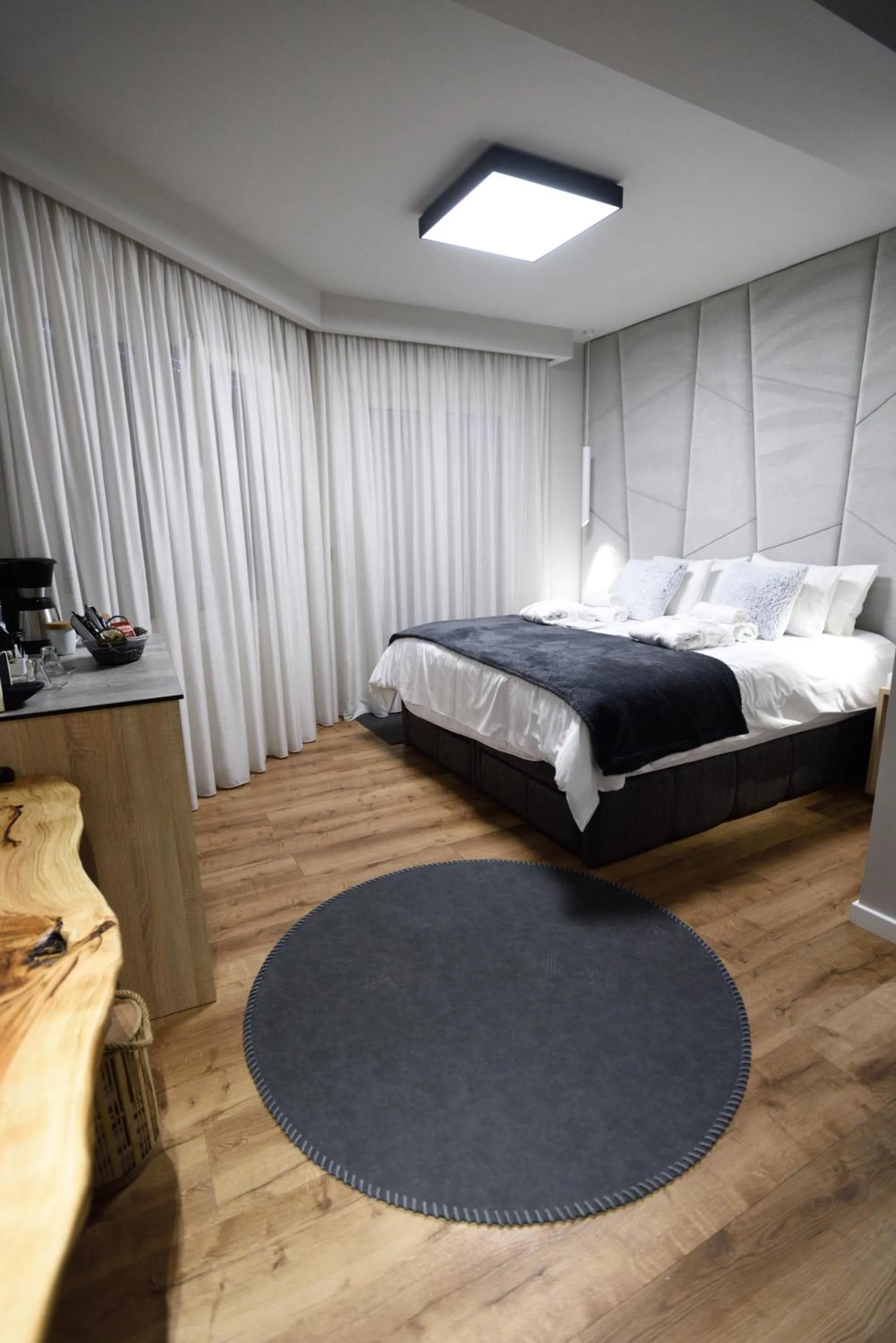 Bed in Magnifique Luxury Suites