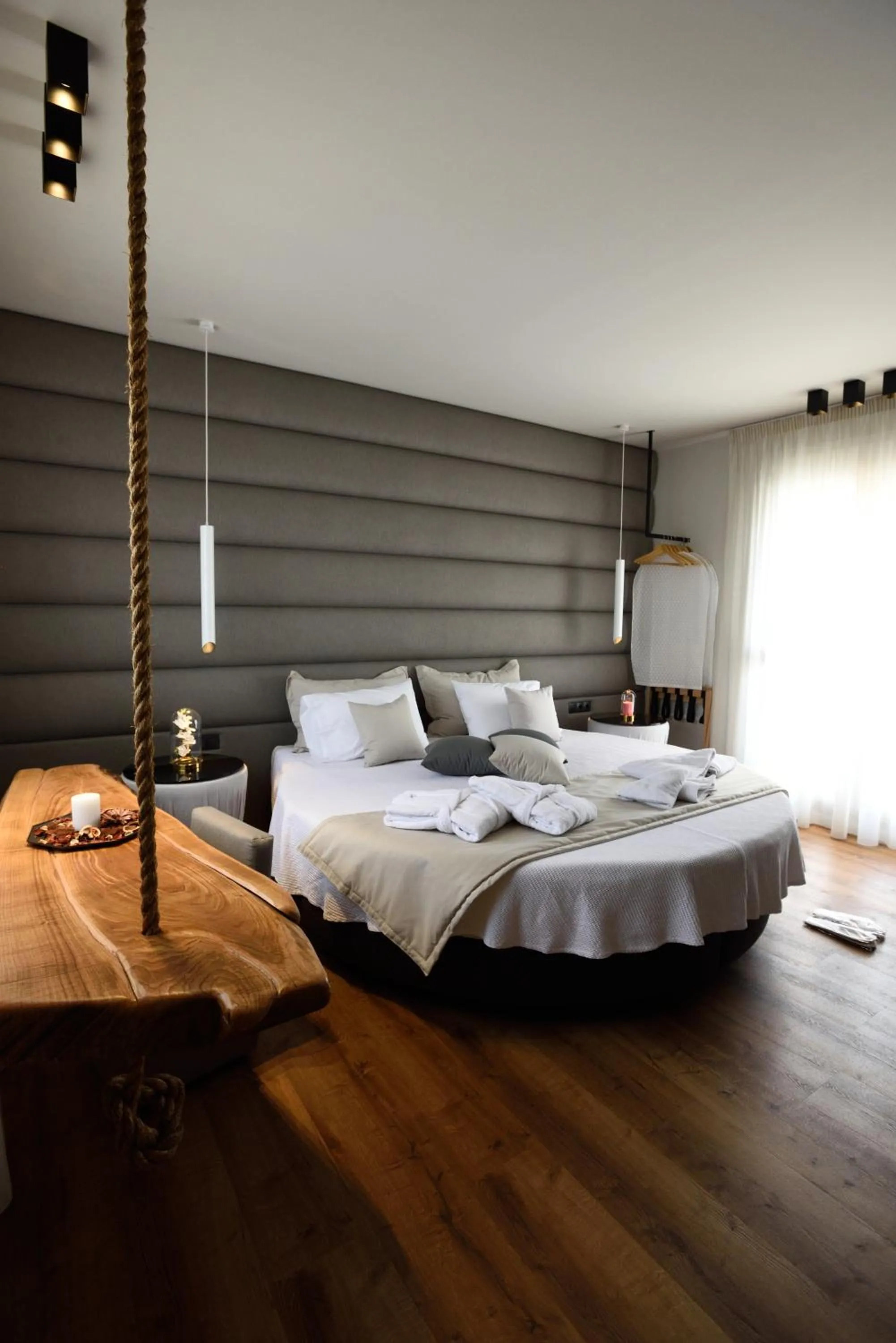 Bed in Magnifique Luxury Suites