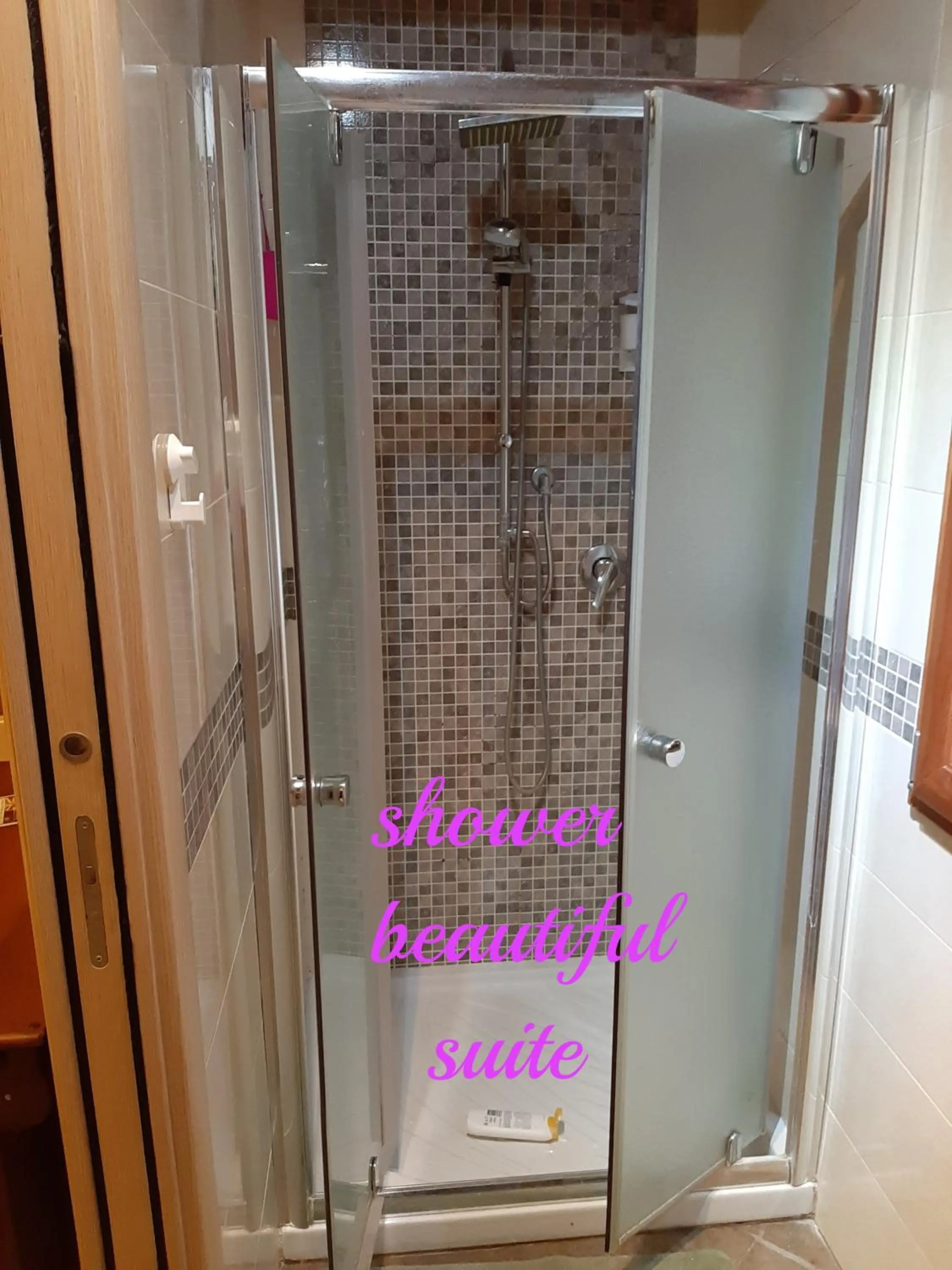 Shower in Beautiful beb