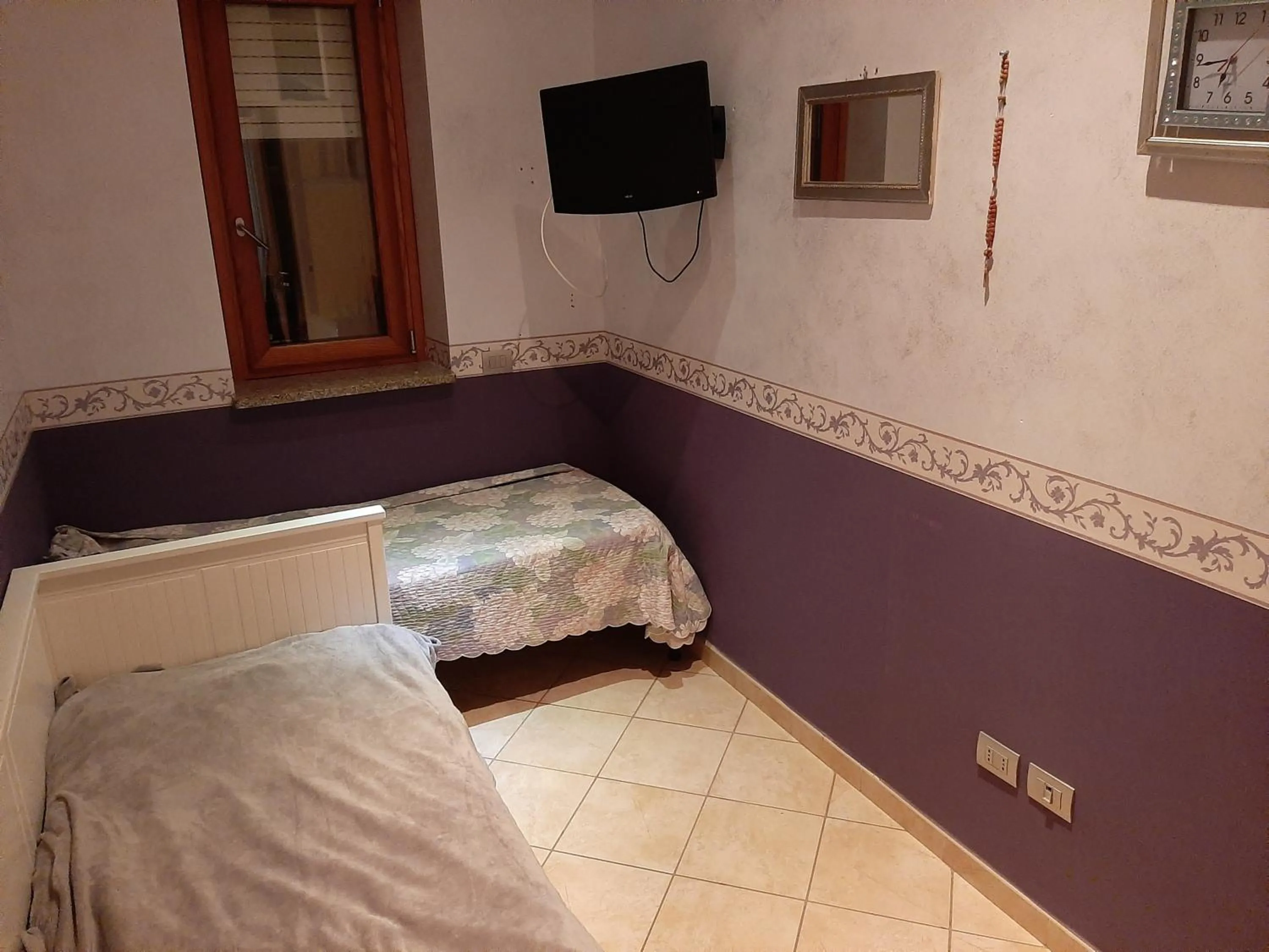 Photo of the whole room, Bed in Beautiful beb