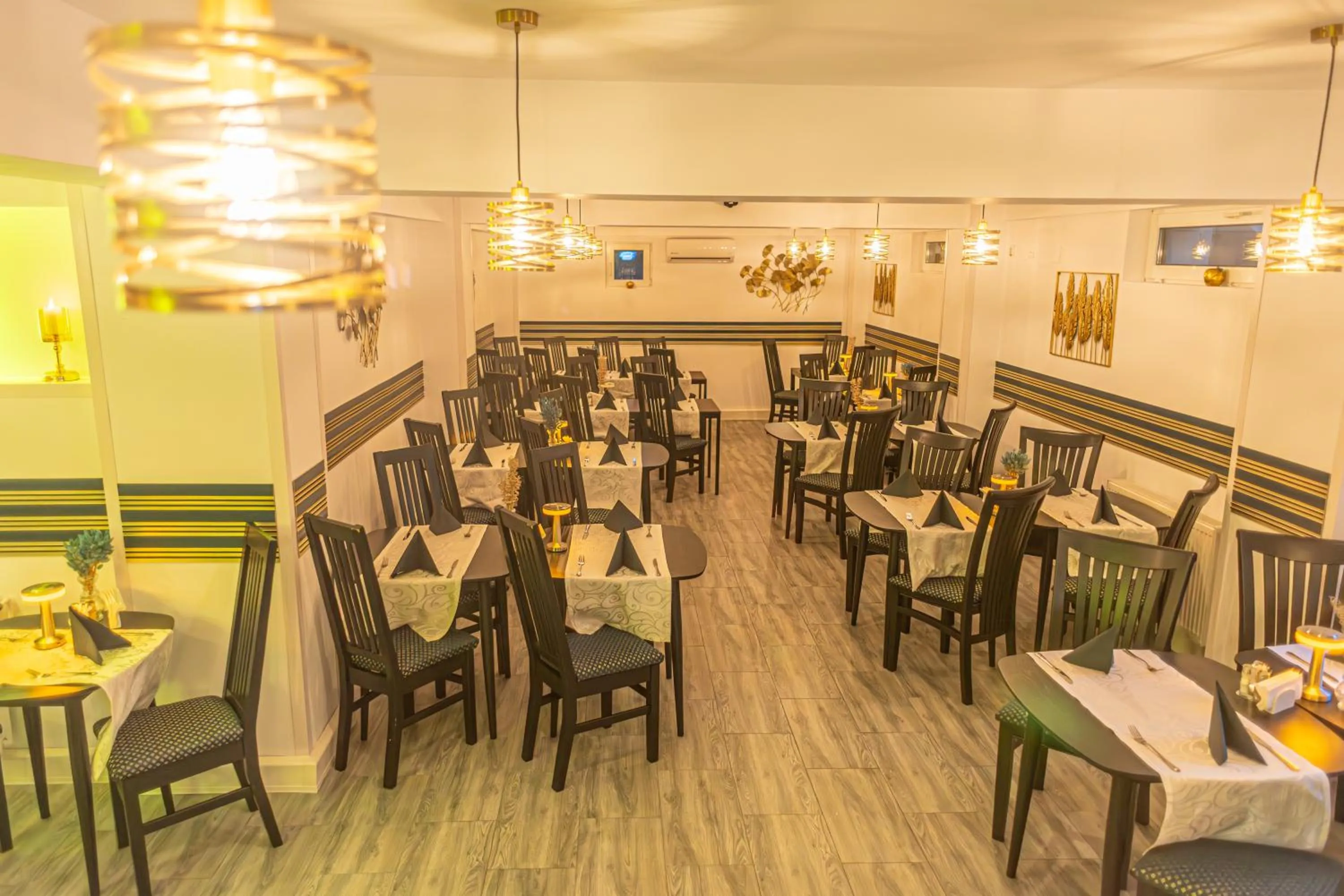 Restaurant/places to eat in Hotel Marea Neagra