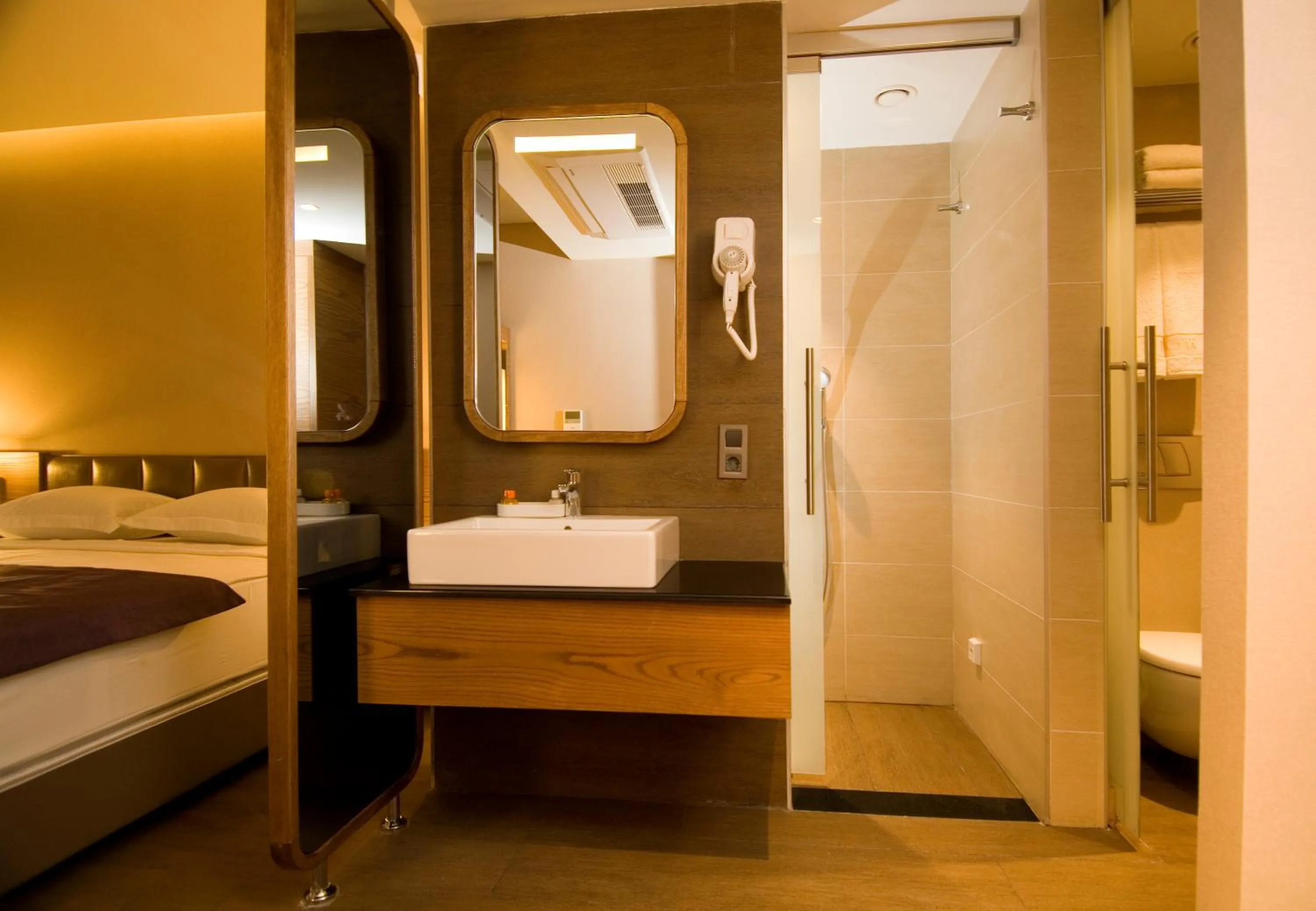 Bathroom, Bed in Casa De Maris Spa & Resort Hotel Adult Only 16 Plus