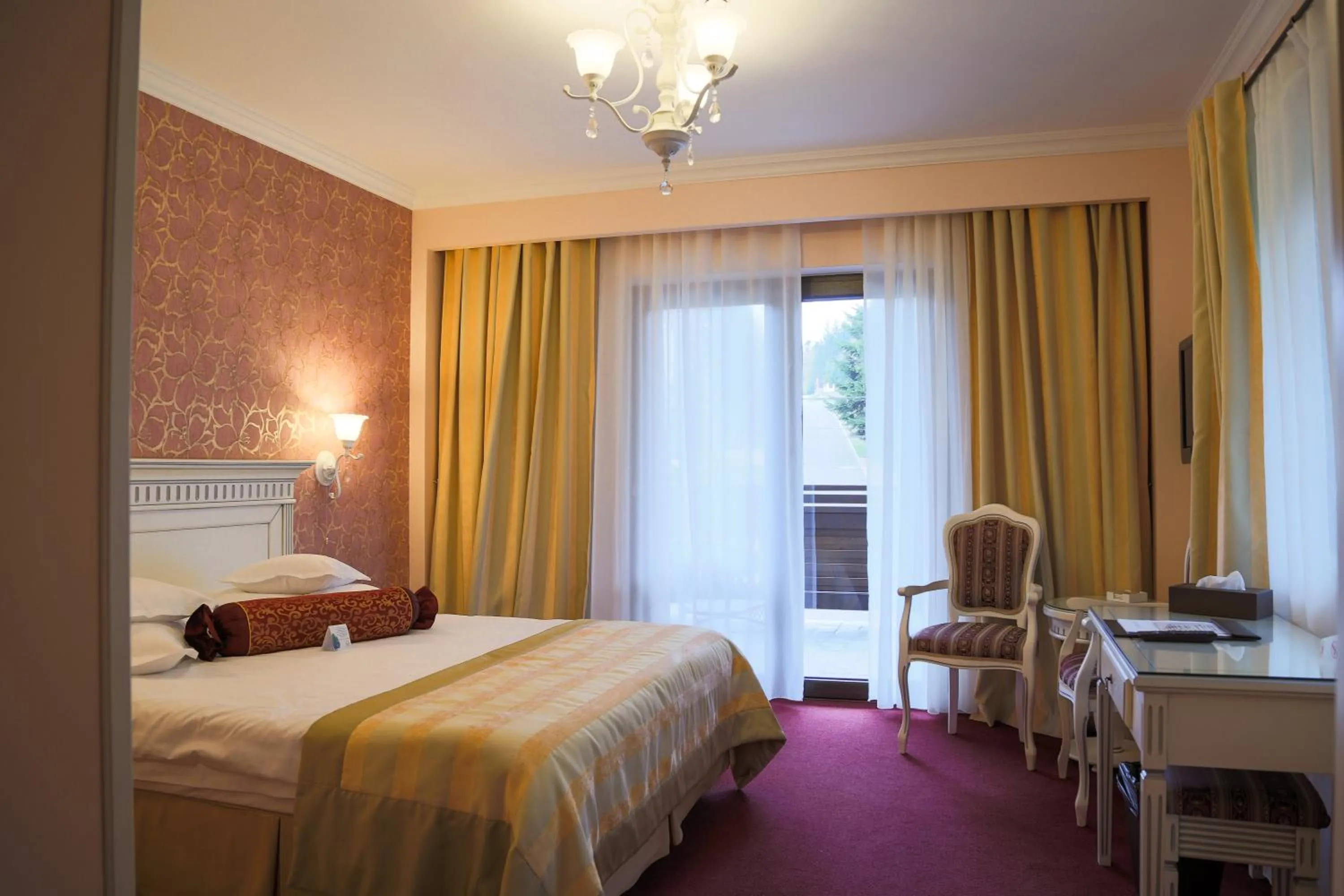Photo of the whole room, Bed in Hotel Foisorul cu Flori