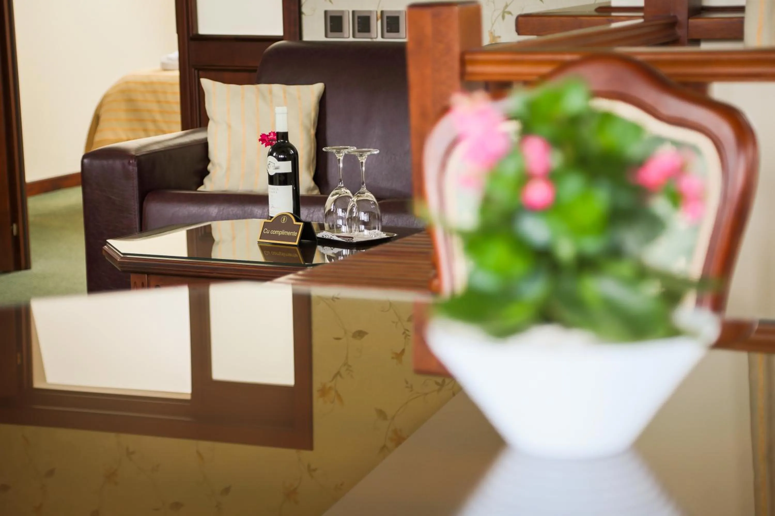 Photo of the whole room in Hotel Foisorul cu Flori